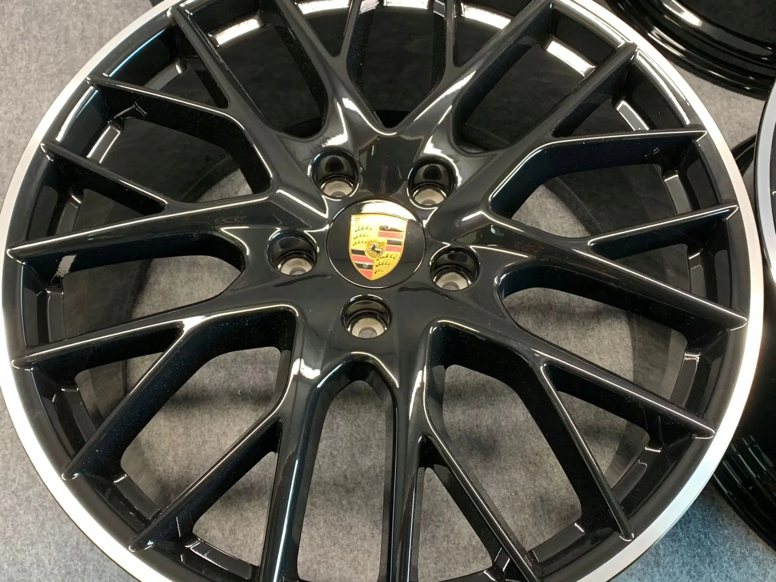 PORSCHE PANAMERA 971 G2 SPORT 95J og 11J x 21"