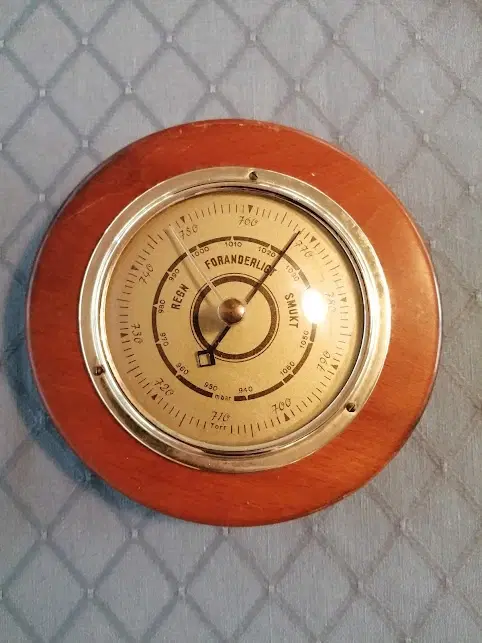 Smukt Teak-træs Barometer