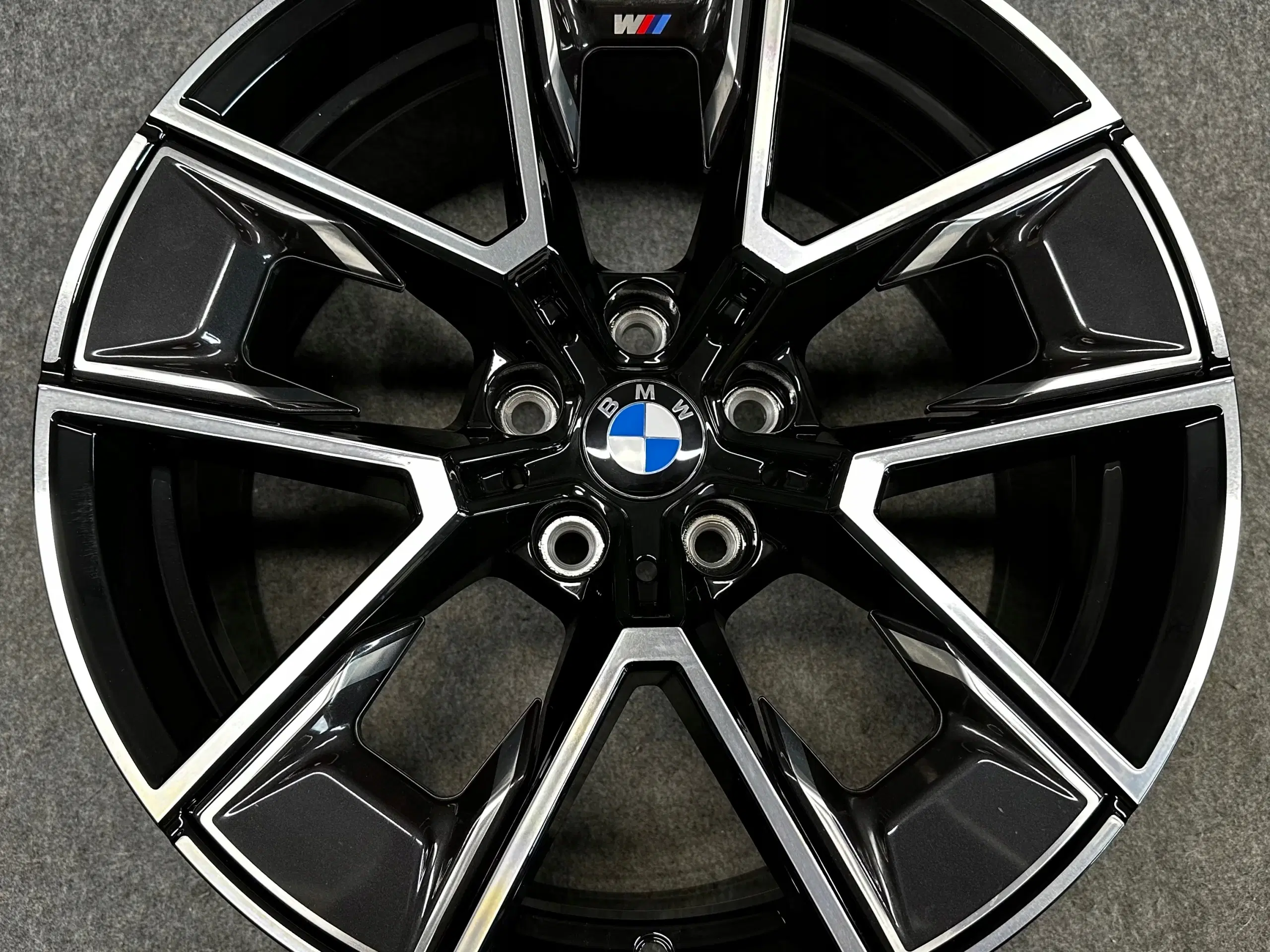 BMW 4er i4 AERODYNAMICS 858M 18 85" x 18" 5x112