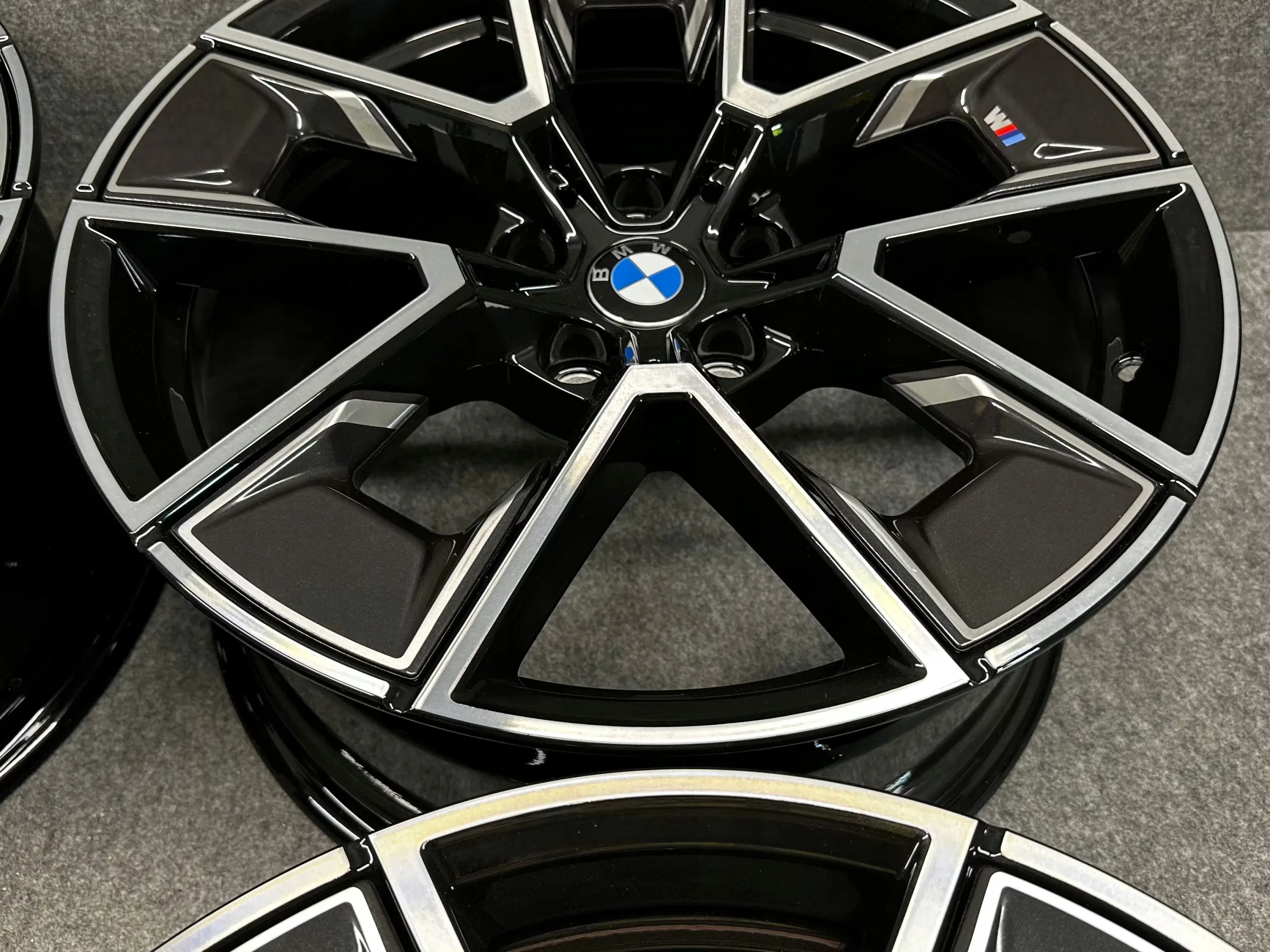 BMW 4er i4 AERODYNAMICS 858M 18 85" x 18" 5x112