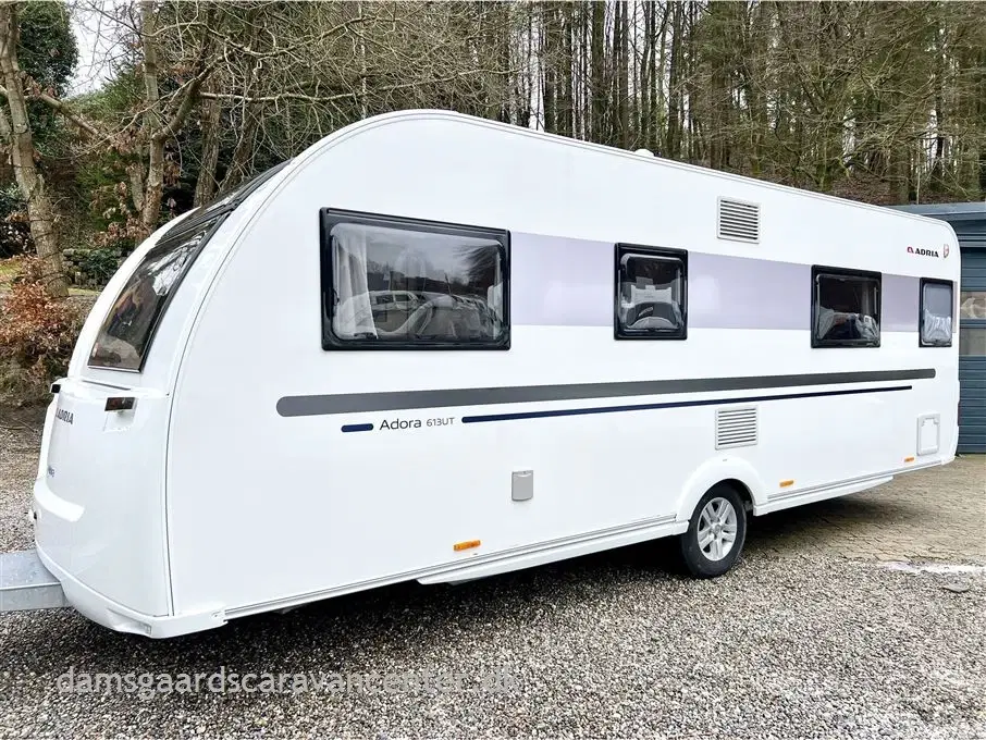 2019 - Adria Adora 613 UT   Queensbed-Gulvtemp-Endebad