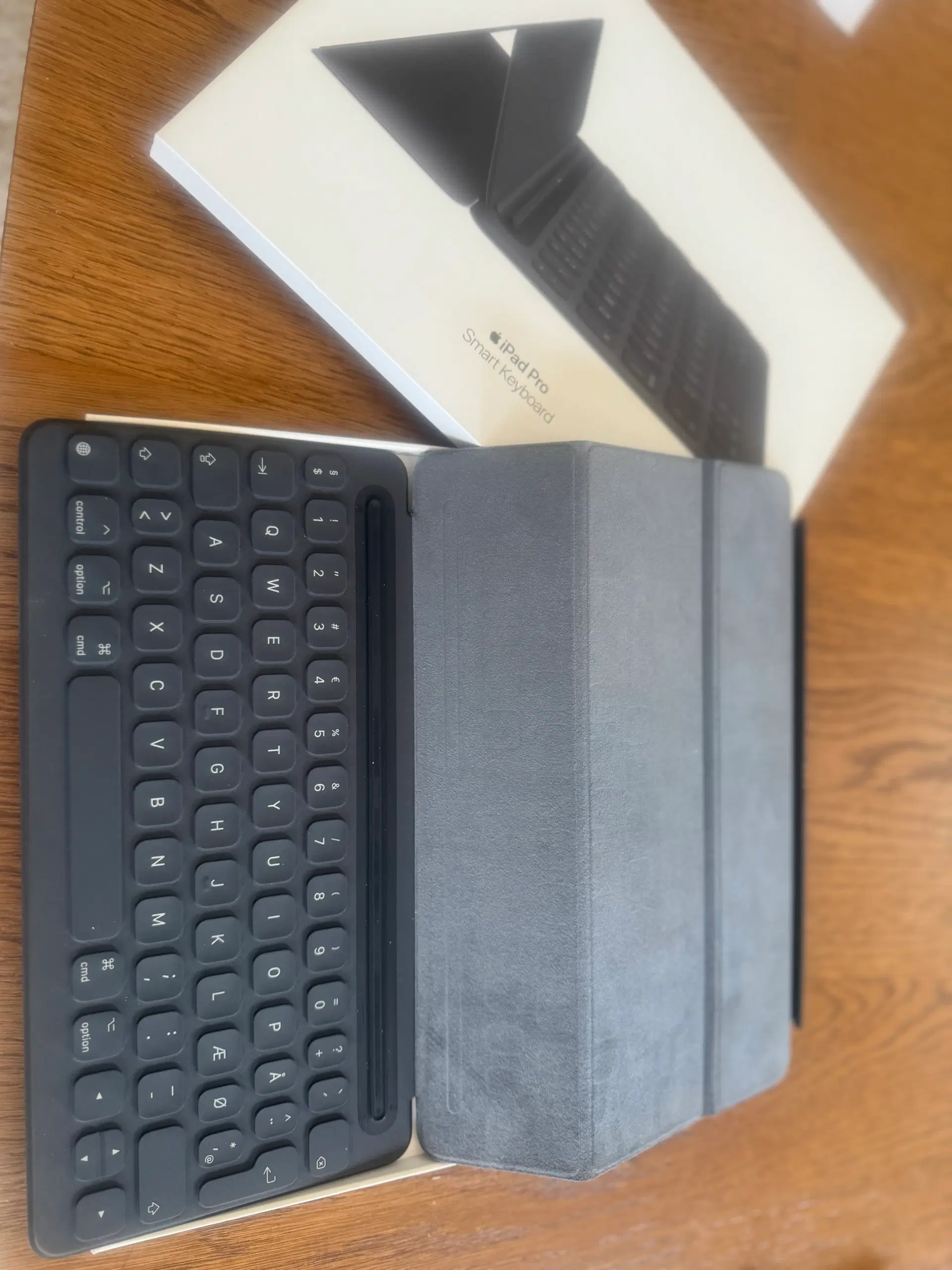 iPad pro 105 smart keyboard