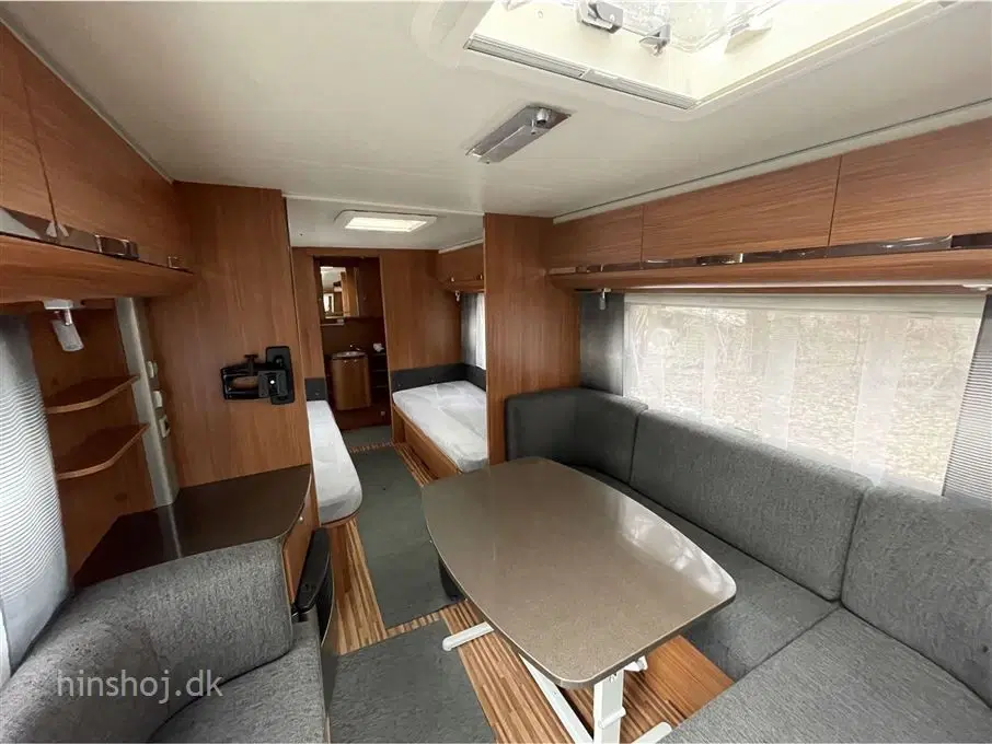 2012 - Adria Adora 613 HT   Lækker fastligger vogn med frontkøkken med komfur fra Hinshøj Caravan