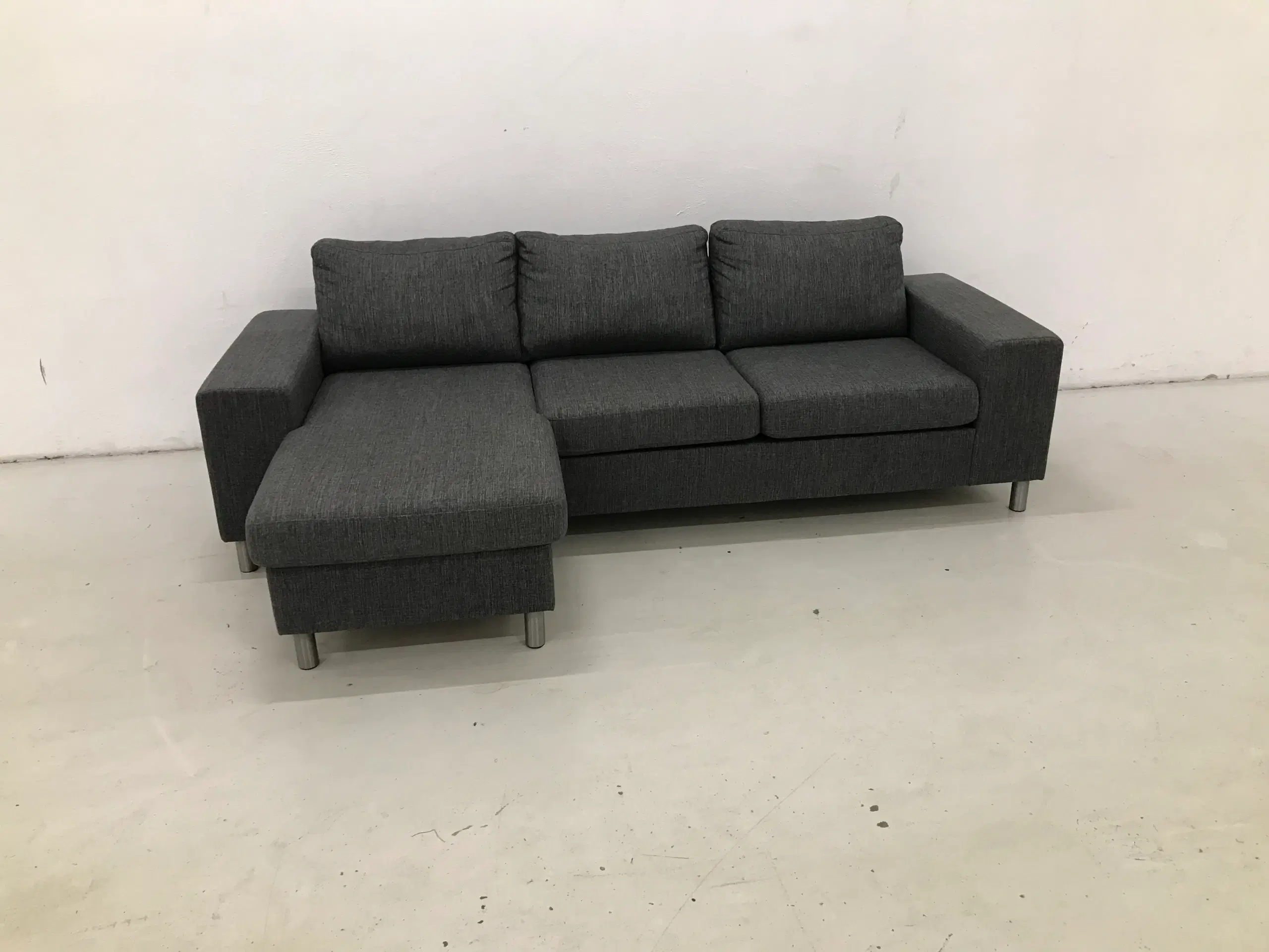 Chaiselong sofa m/vendbar chaiselong mørke grå