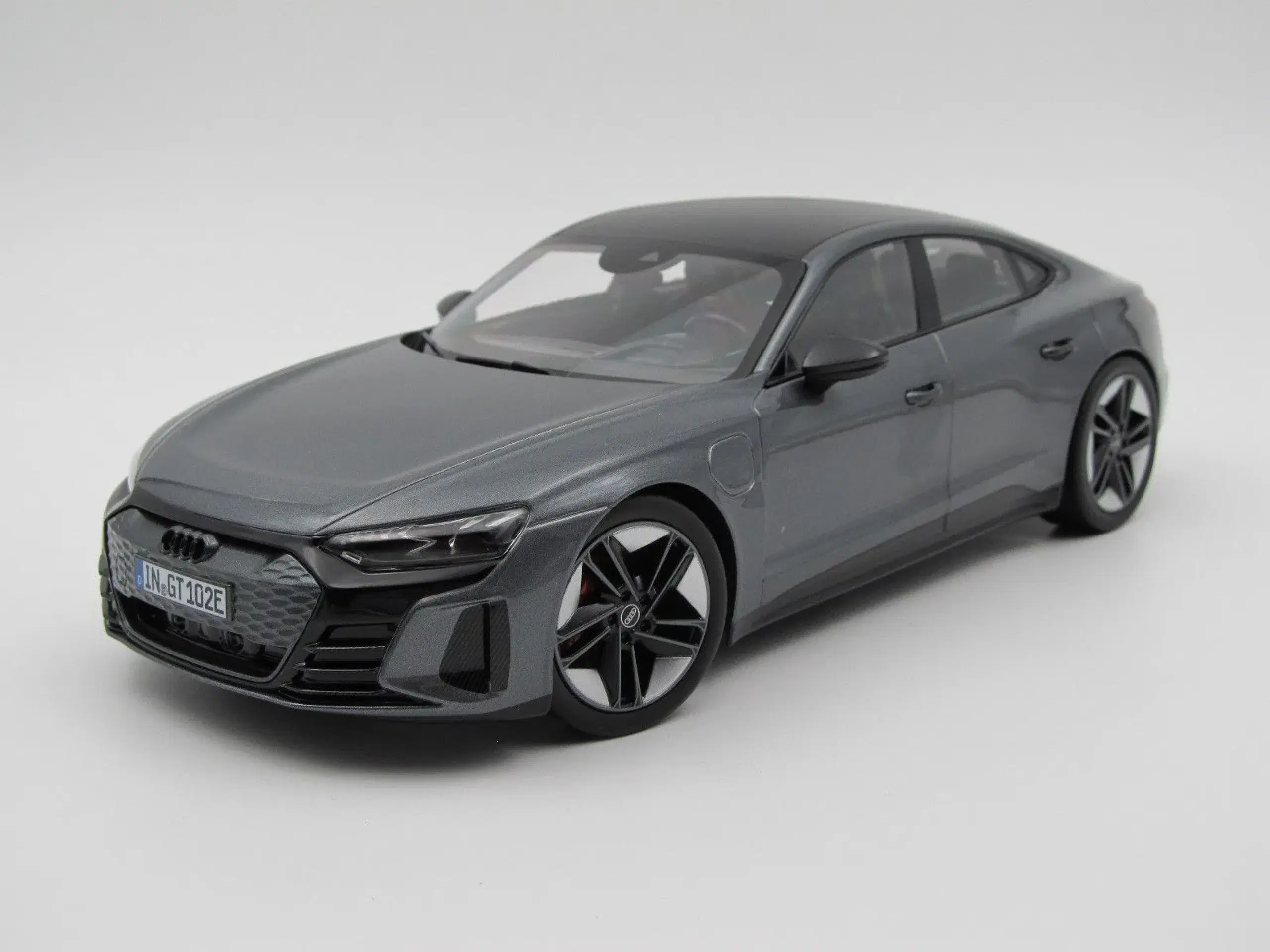 2020 Audi RS e-tron GT quattro 1:18