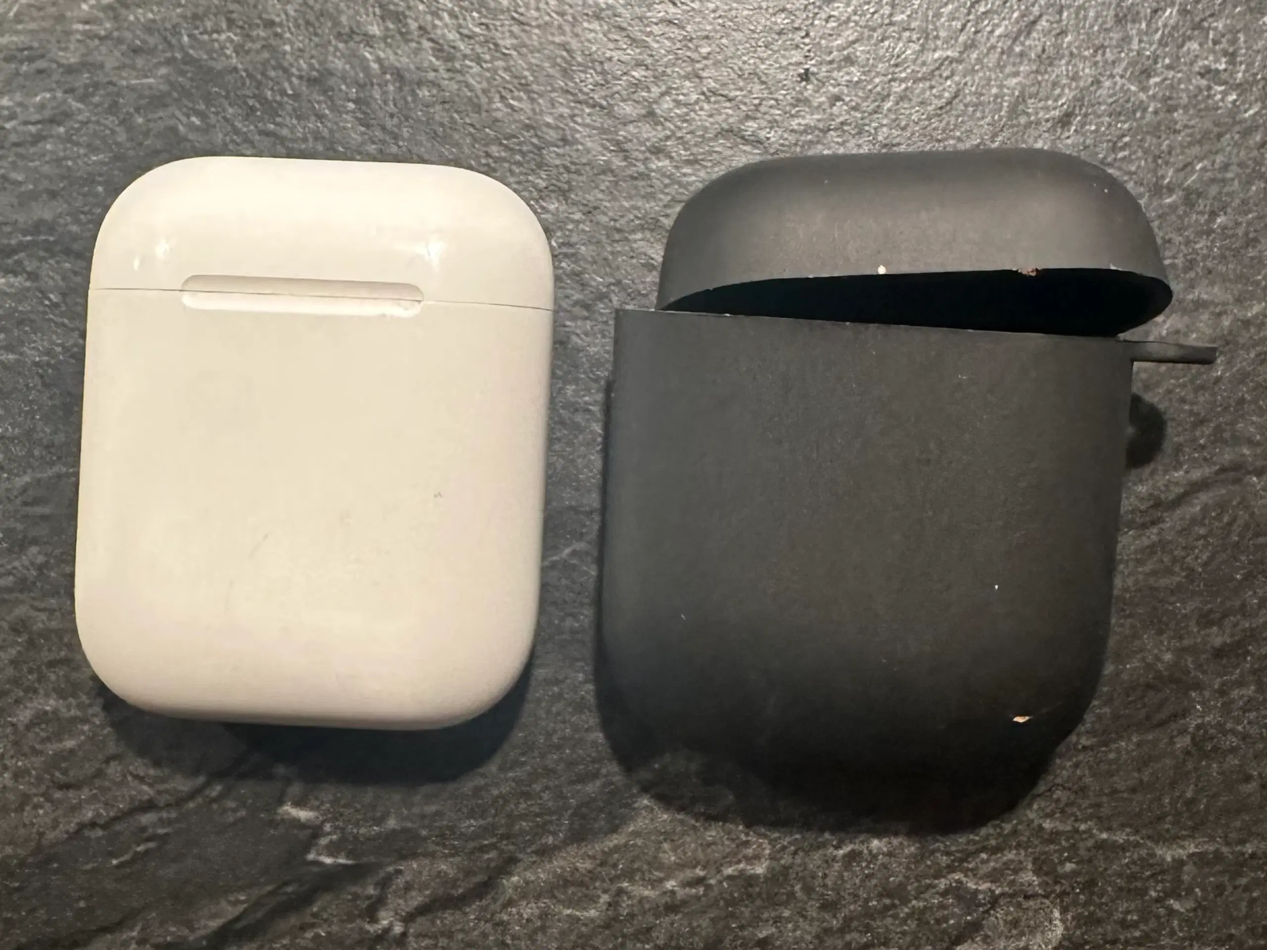 Apple AirPods 2019