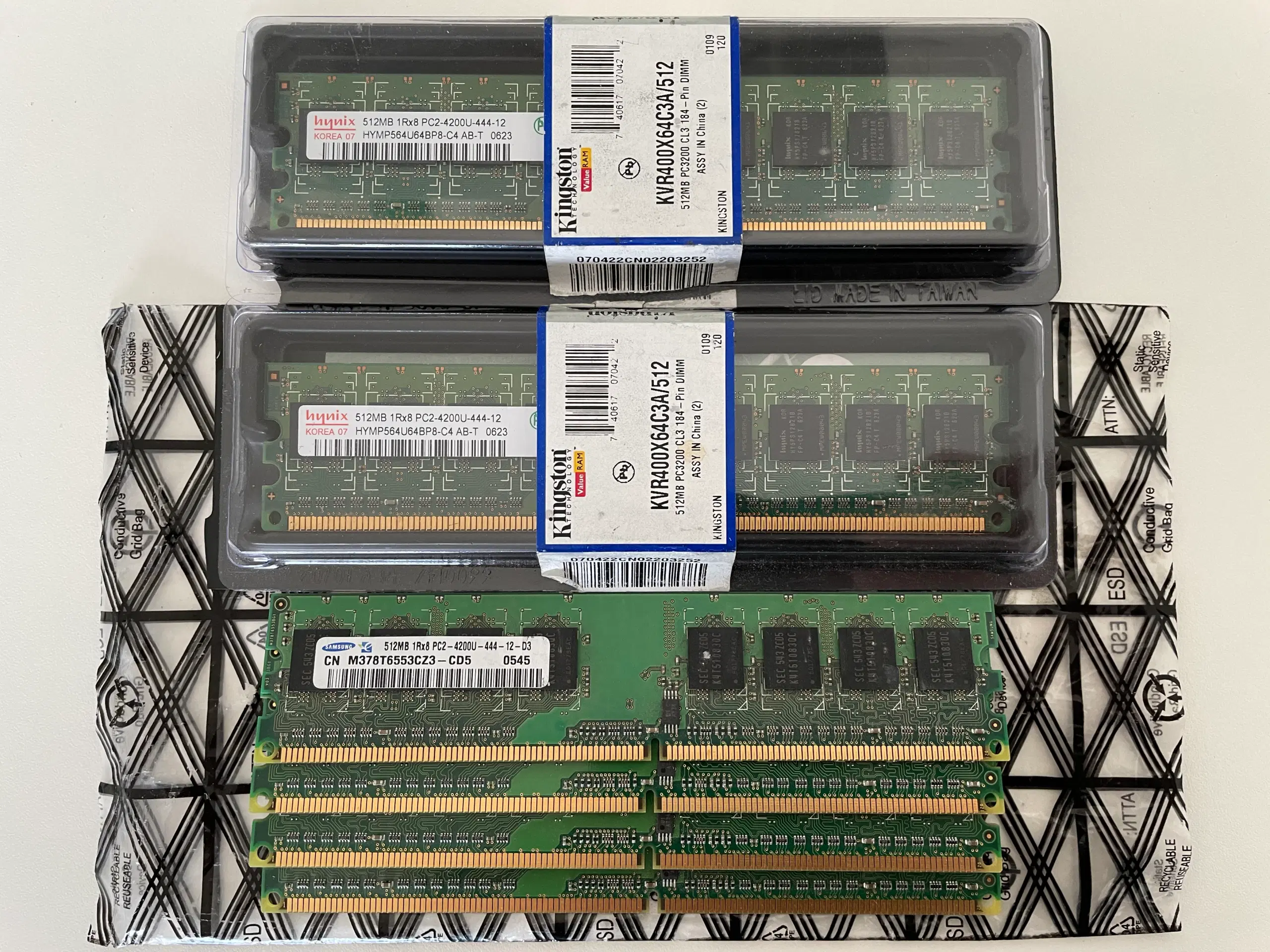 3 Gb DDR3 og DDR2 RAM blokke 3 GB DDR3 SDRAM