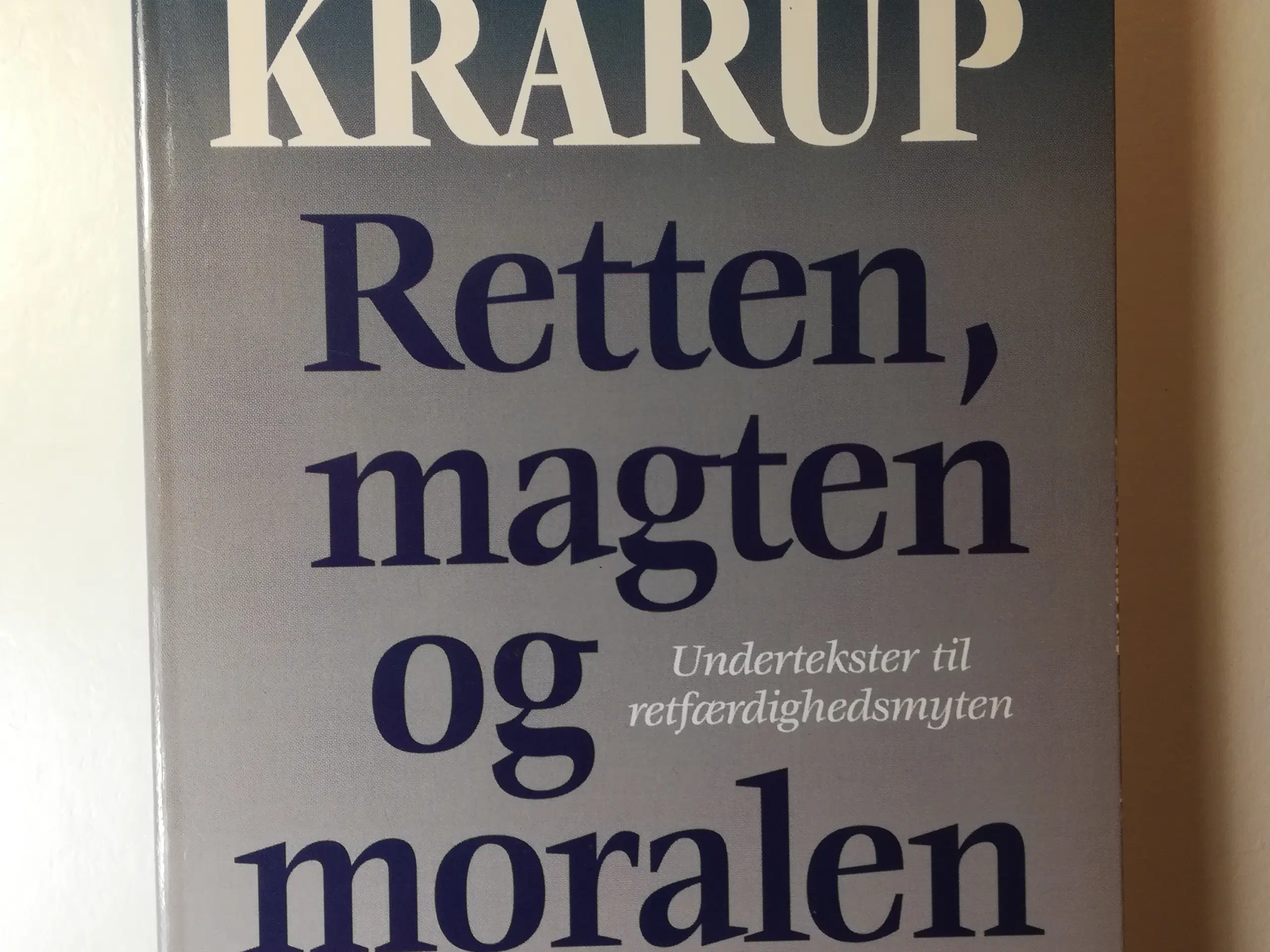 Retten, magten og moralen, af Ole Krarup