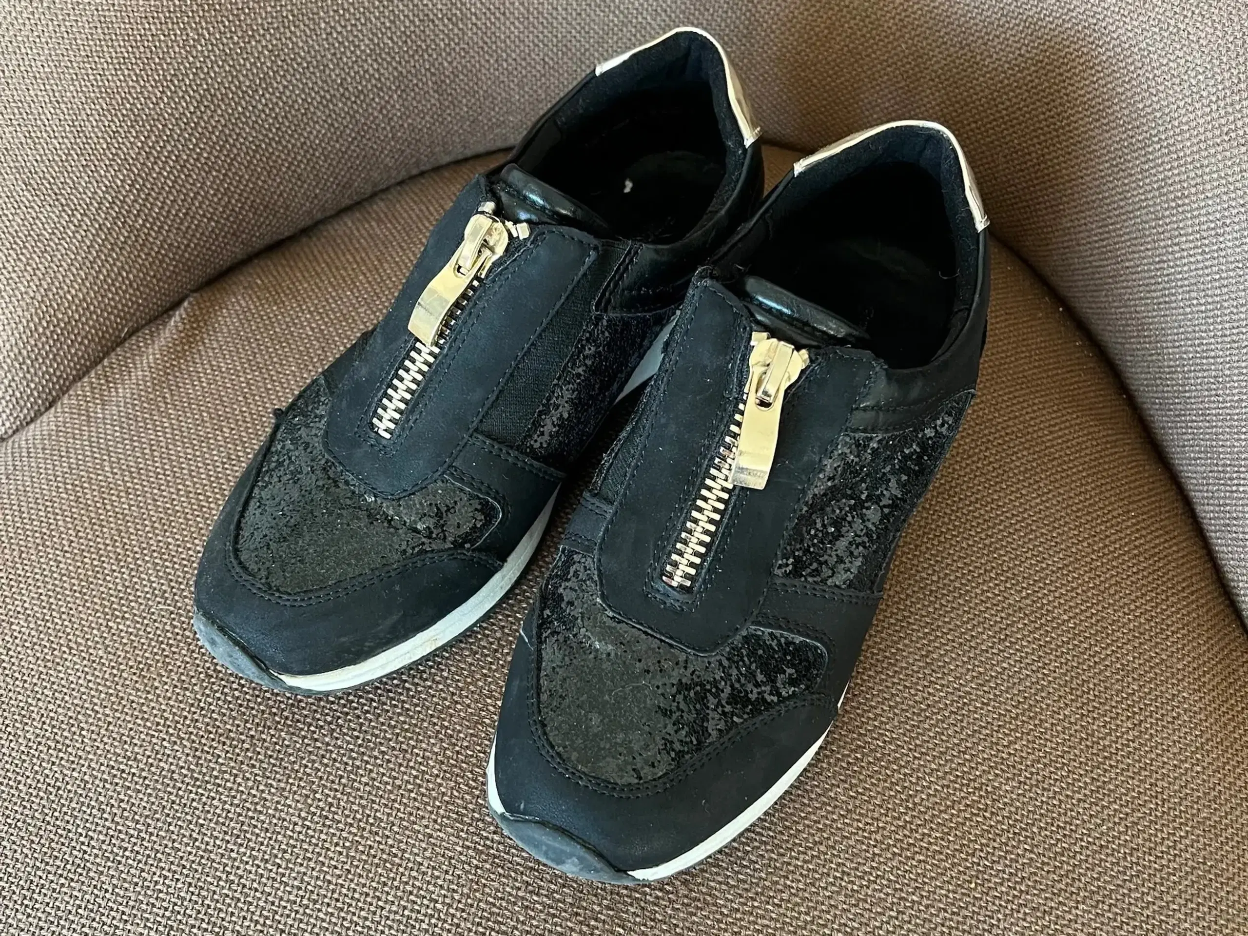 Graceland sorte sneakers med guld Str 37