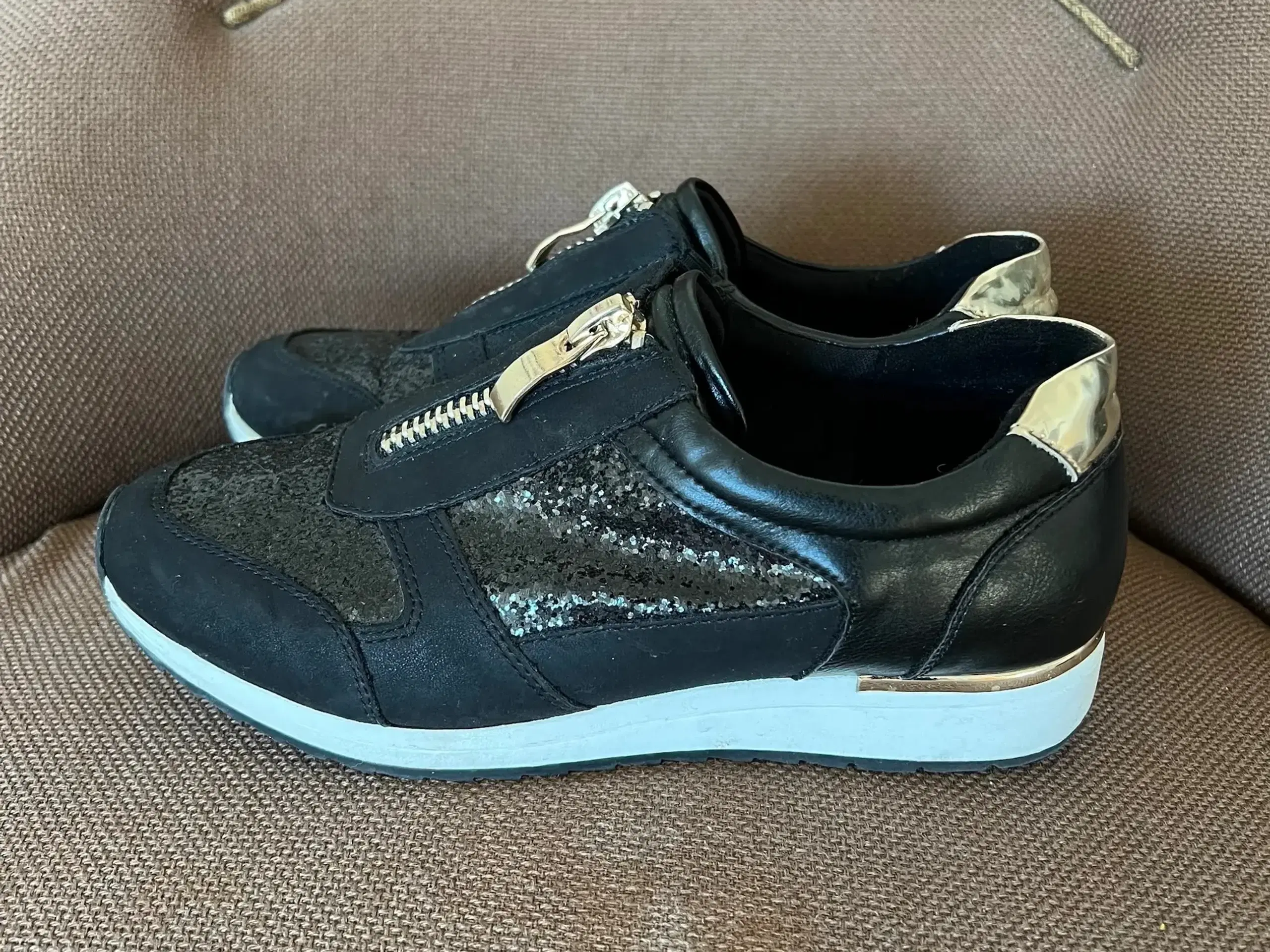 Graceland sorte sneakers med guld Str 37