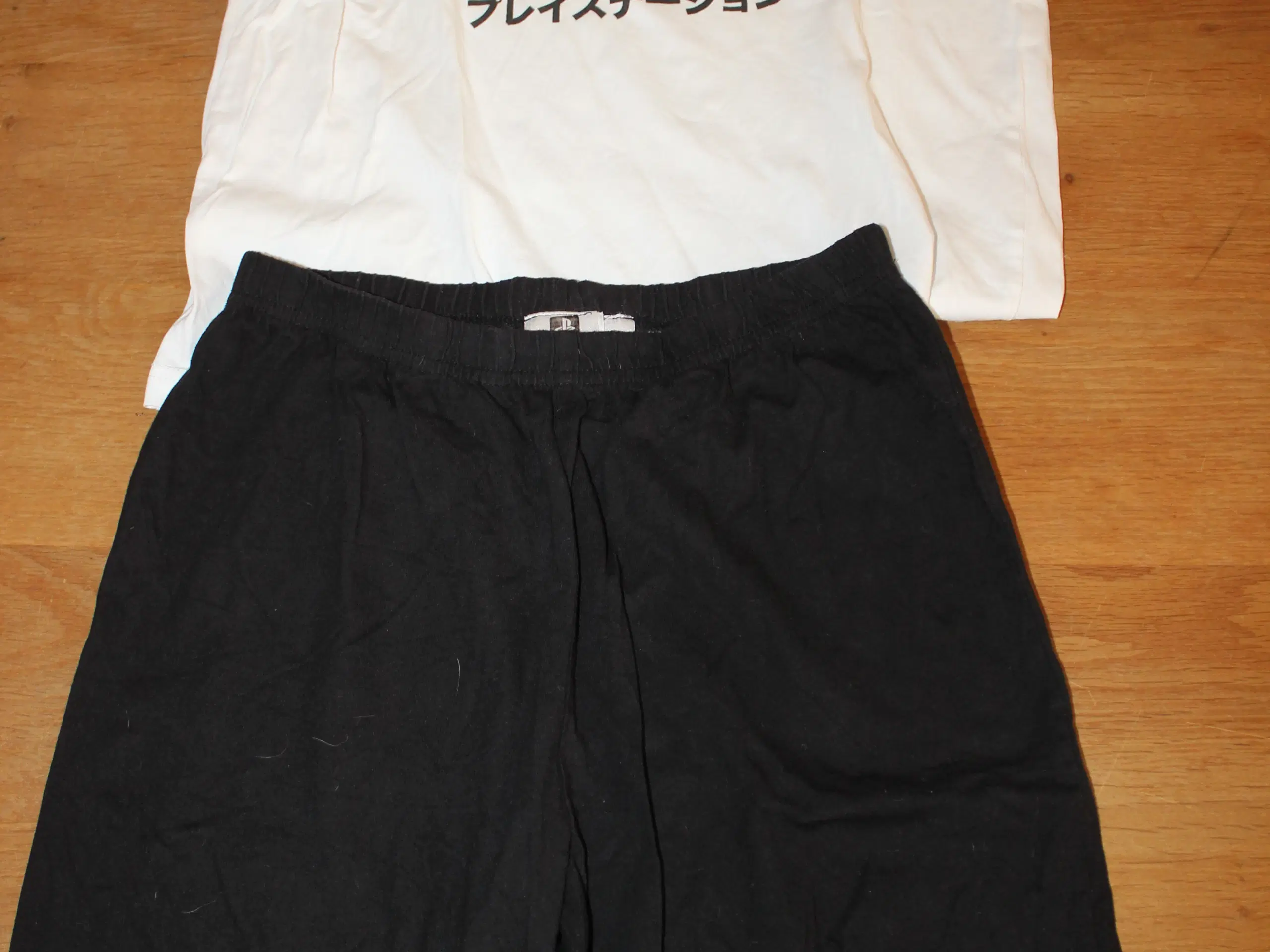 Nattøj Sorte shorts og t-shirt HM str 146/152