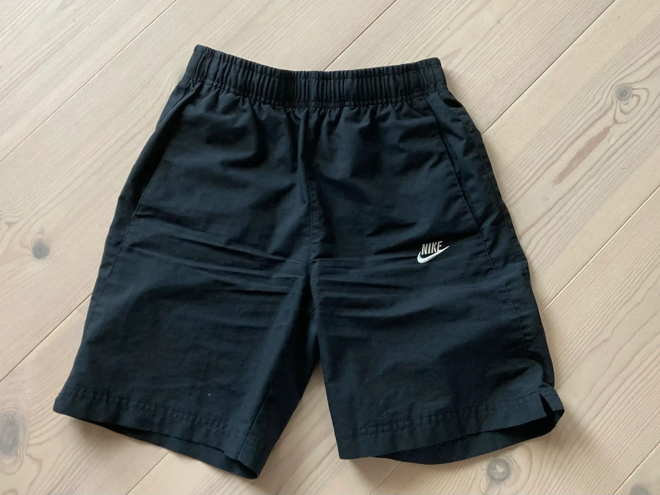 Nike shorts str 10-12 år