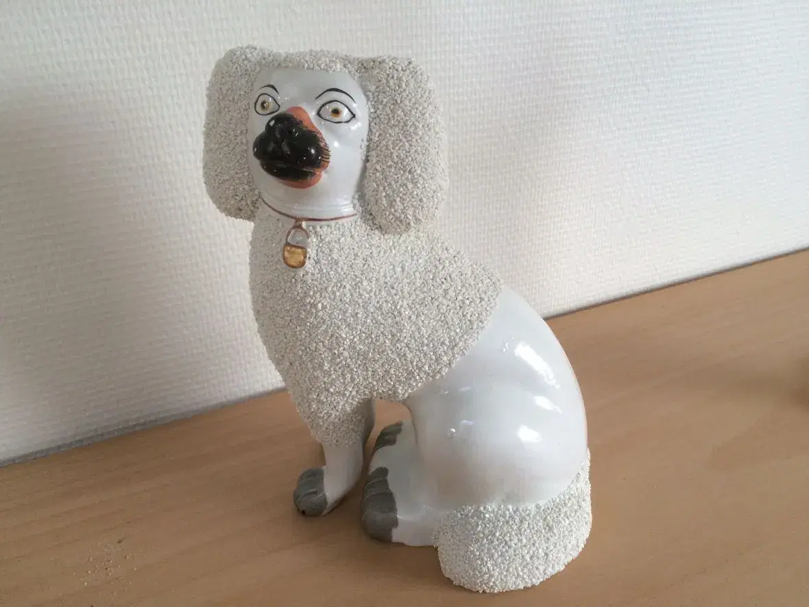 Porcelæns hund