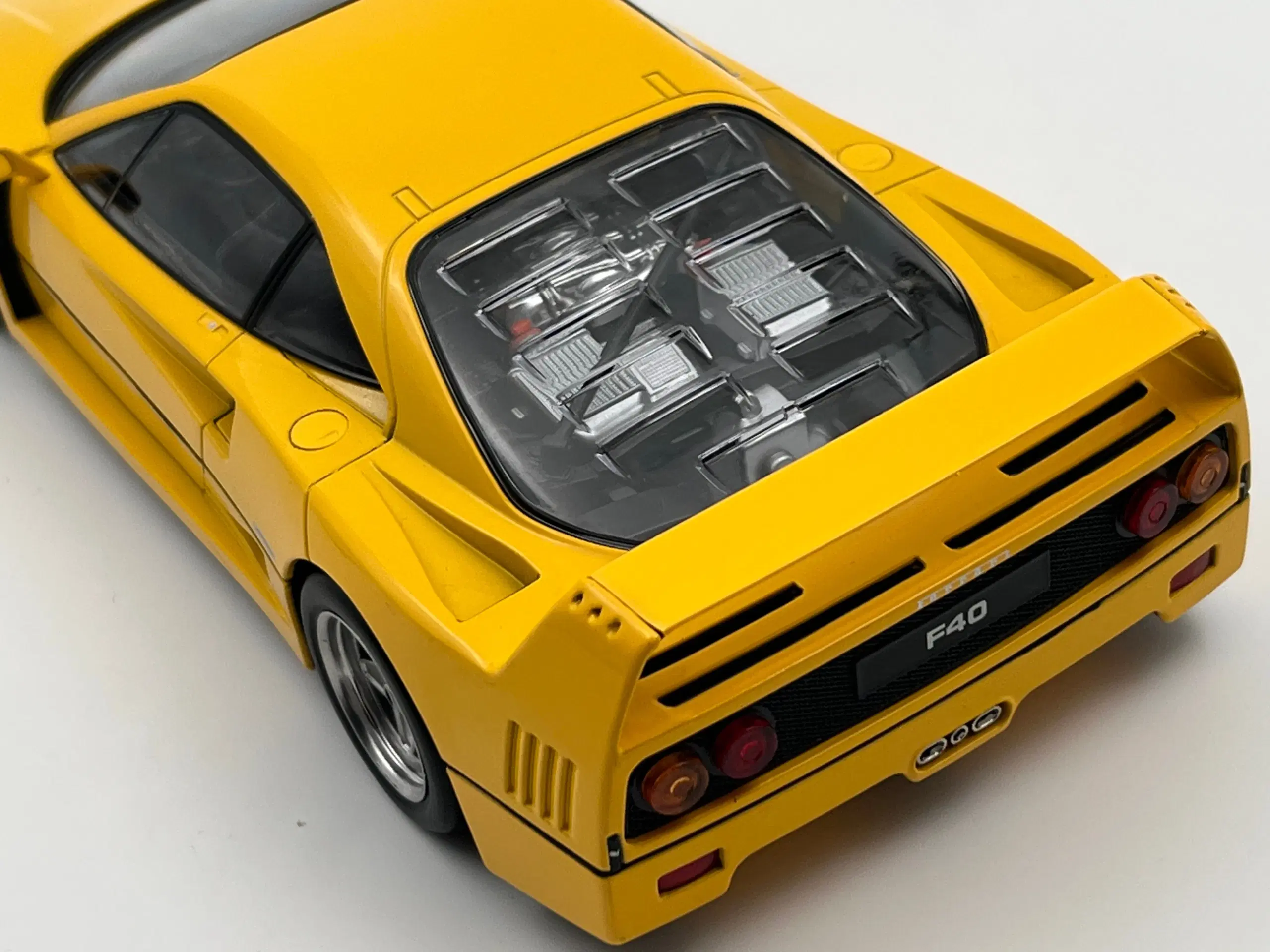 1987 Ferrari F40 - 1:18