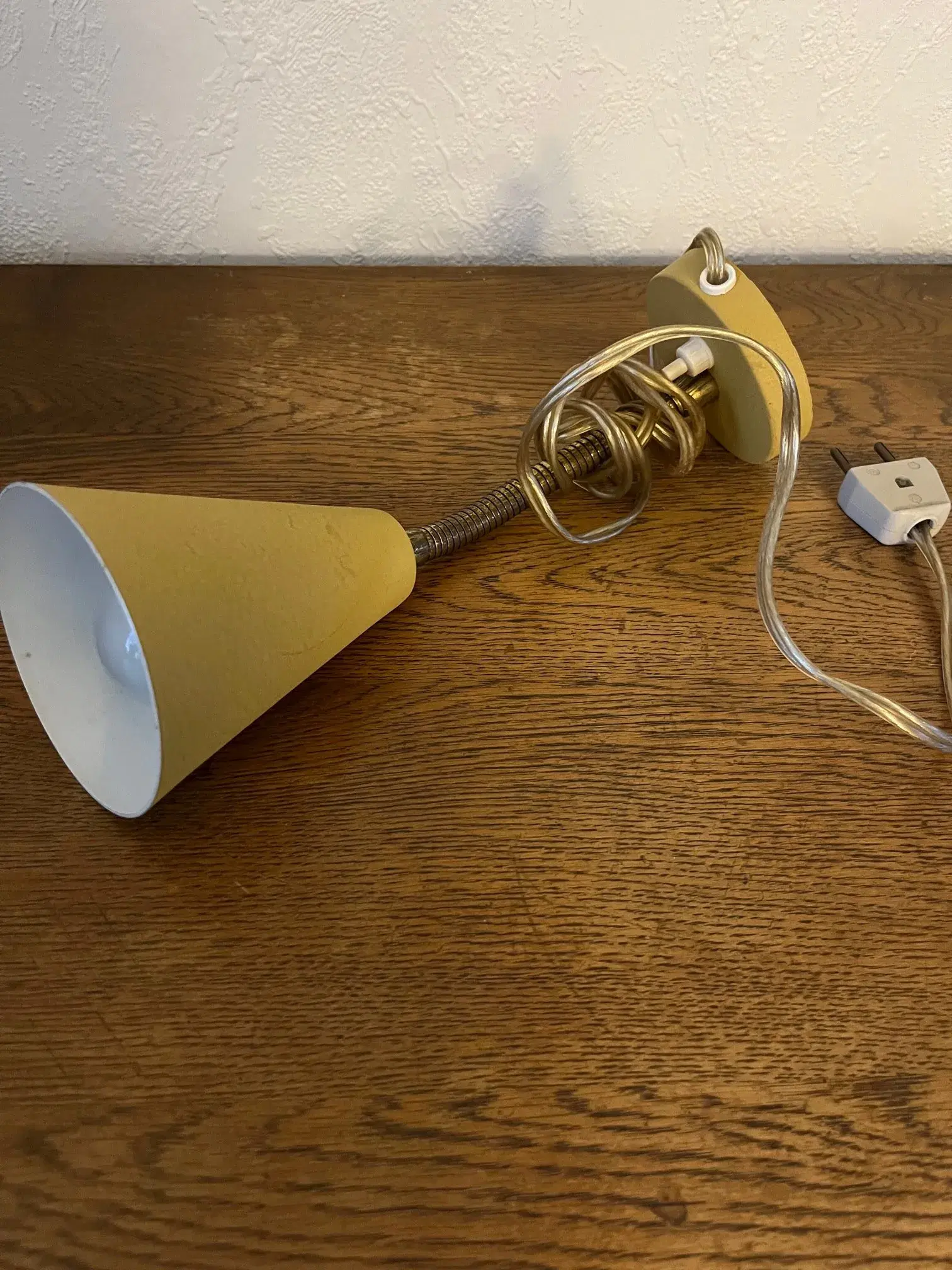 Gammel retro lampe i fin stand