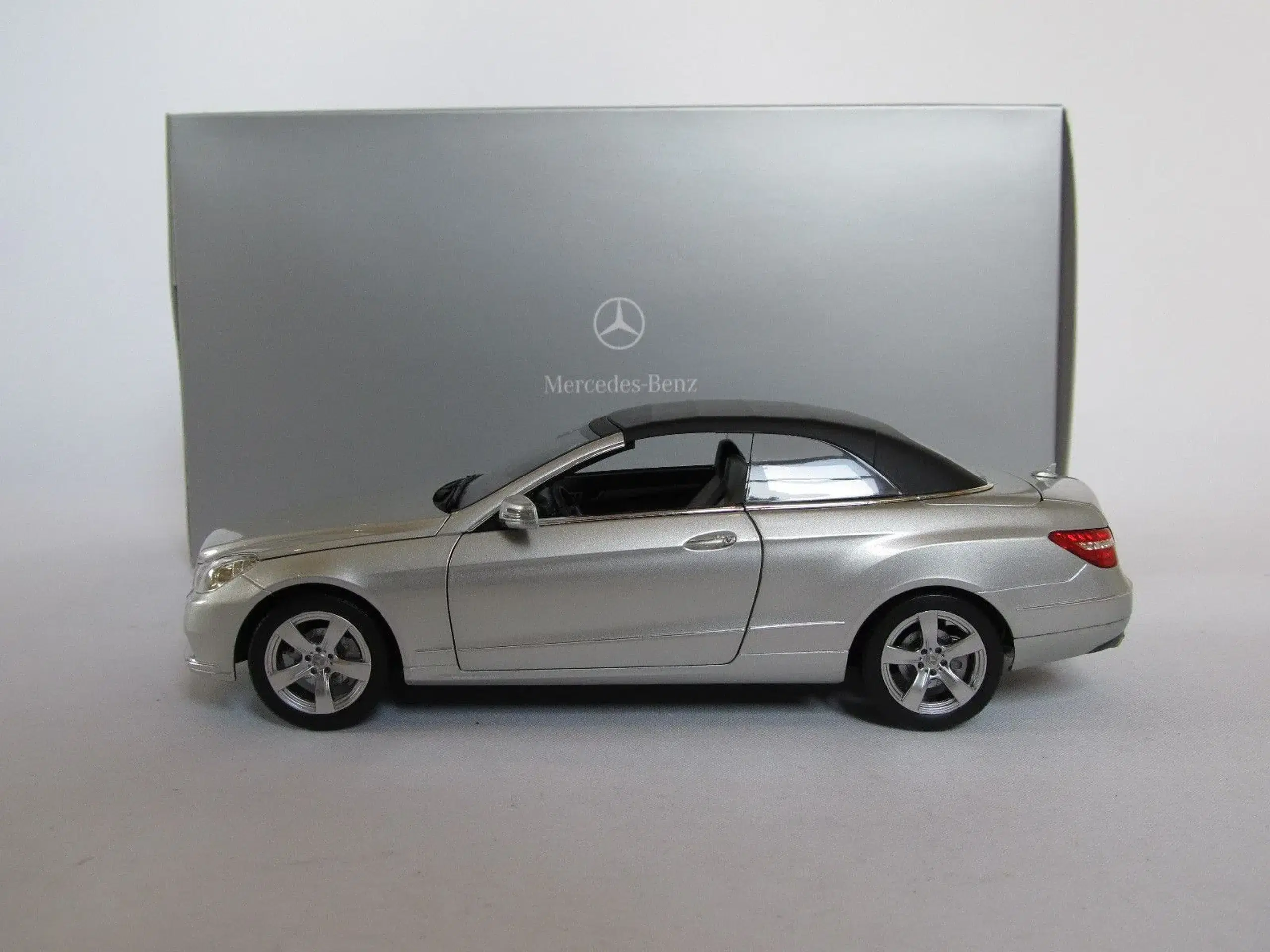 2010 Mercedes E-Klasse Cabrio 1:18