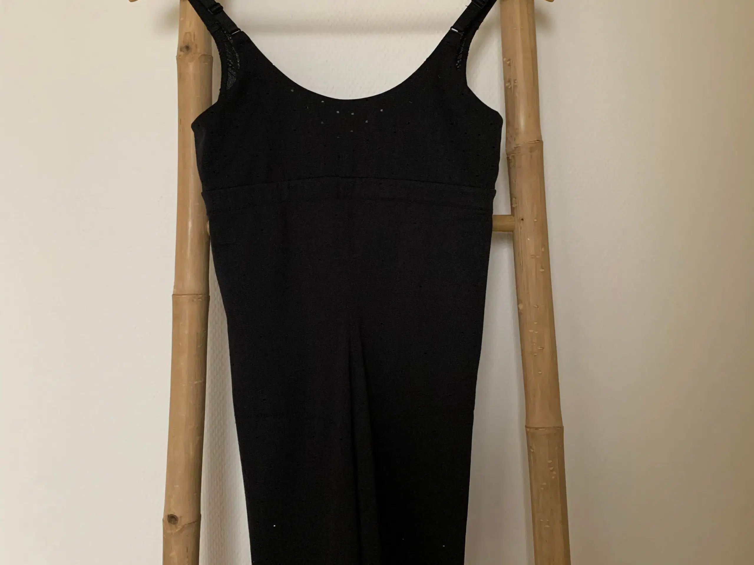 Triumph shapewear kjole str 40 - NY!