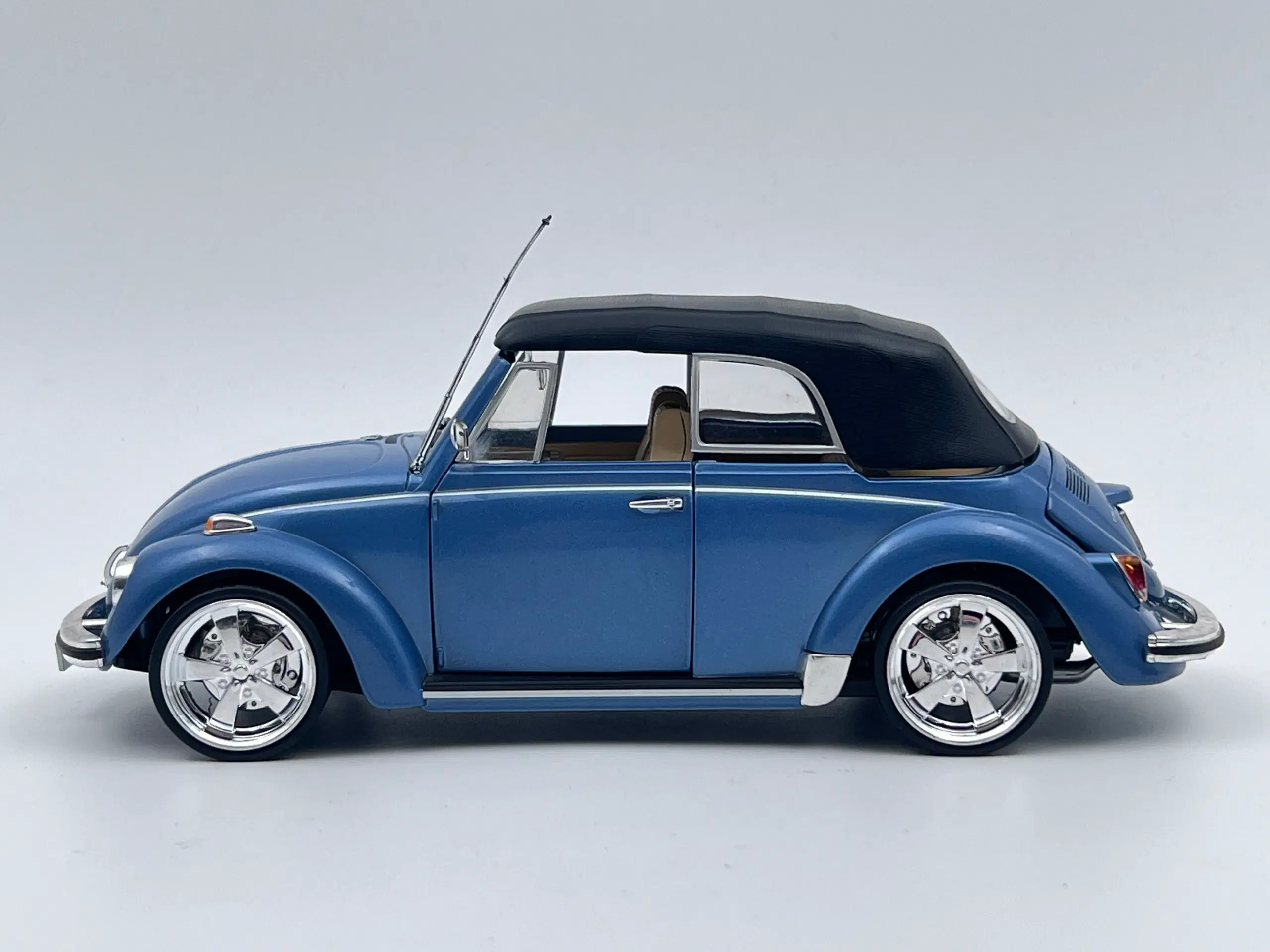 1970 VW 1302 LS Cabriolet - 1:18  Sjælden udbudt