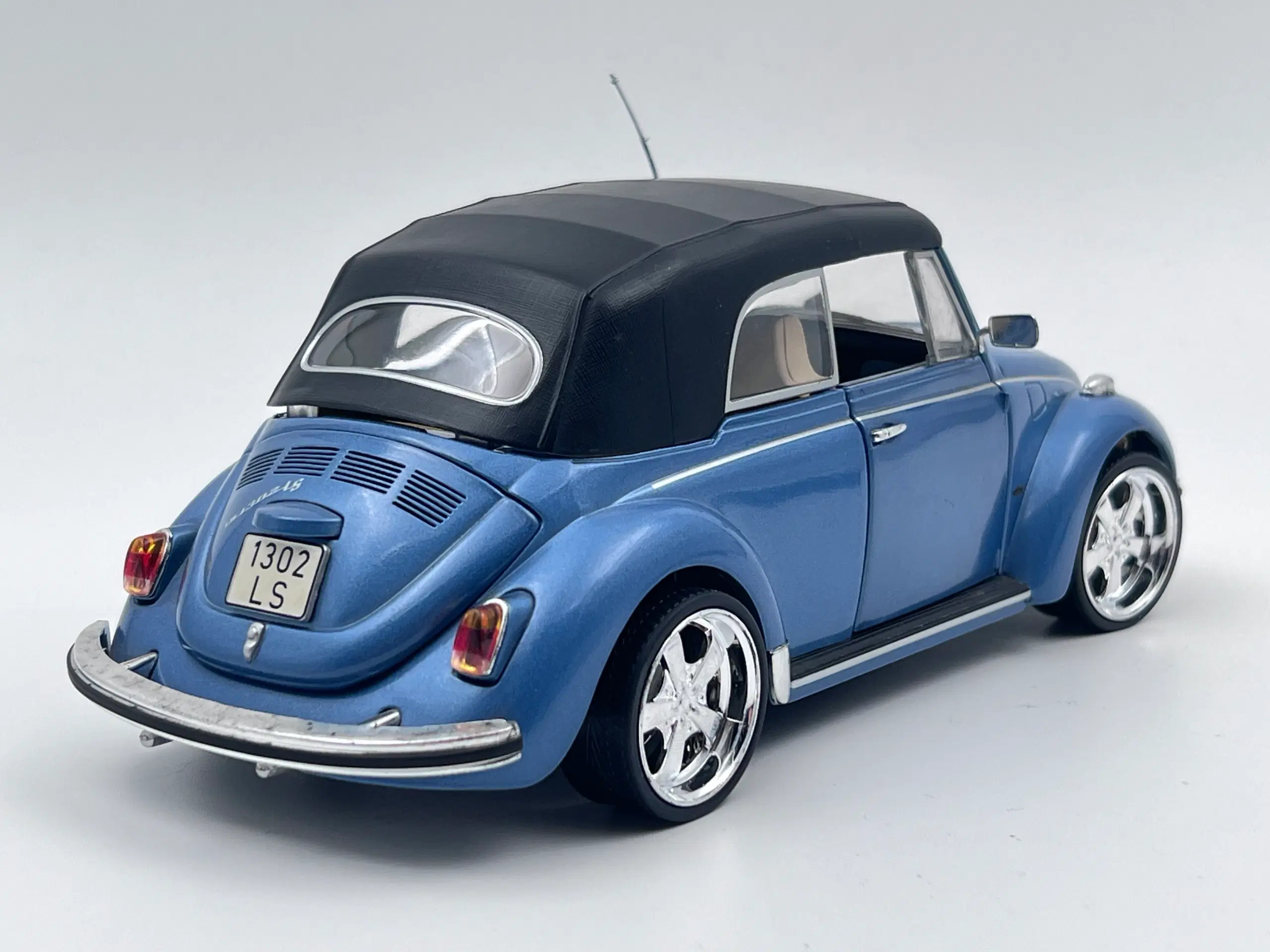 1970 VW 1302 LS Cabriolet - 1:18  Sjælden udbudt