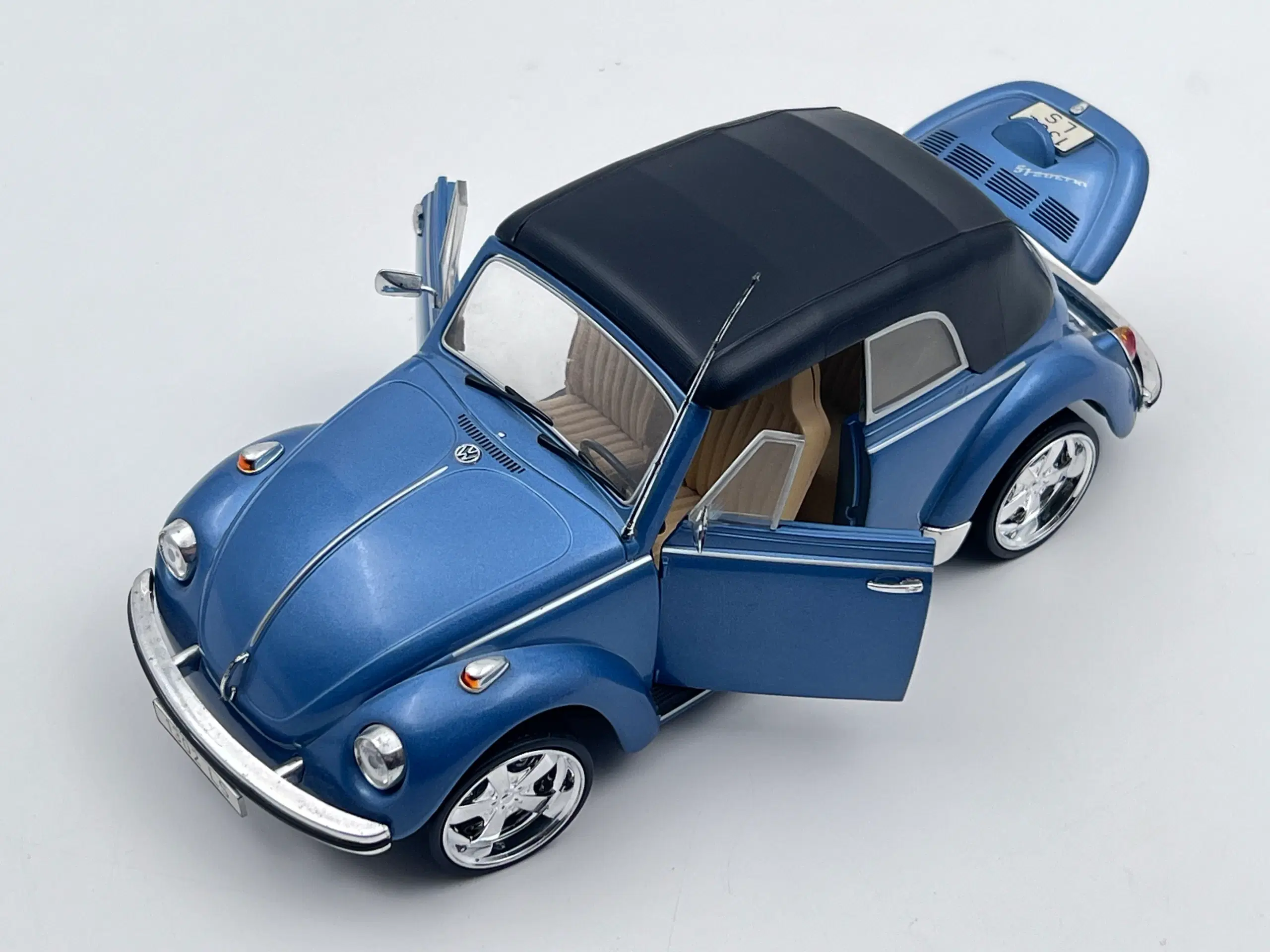 1970 VW 1302 LS Cabriolet - 1:18  Sjælden udbudt