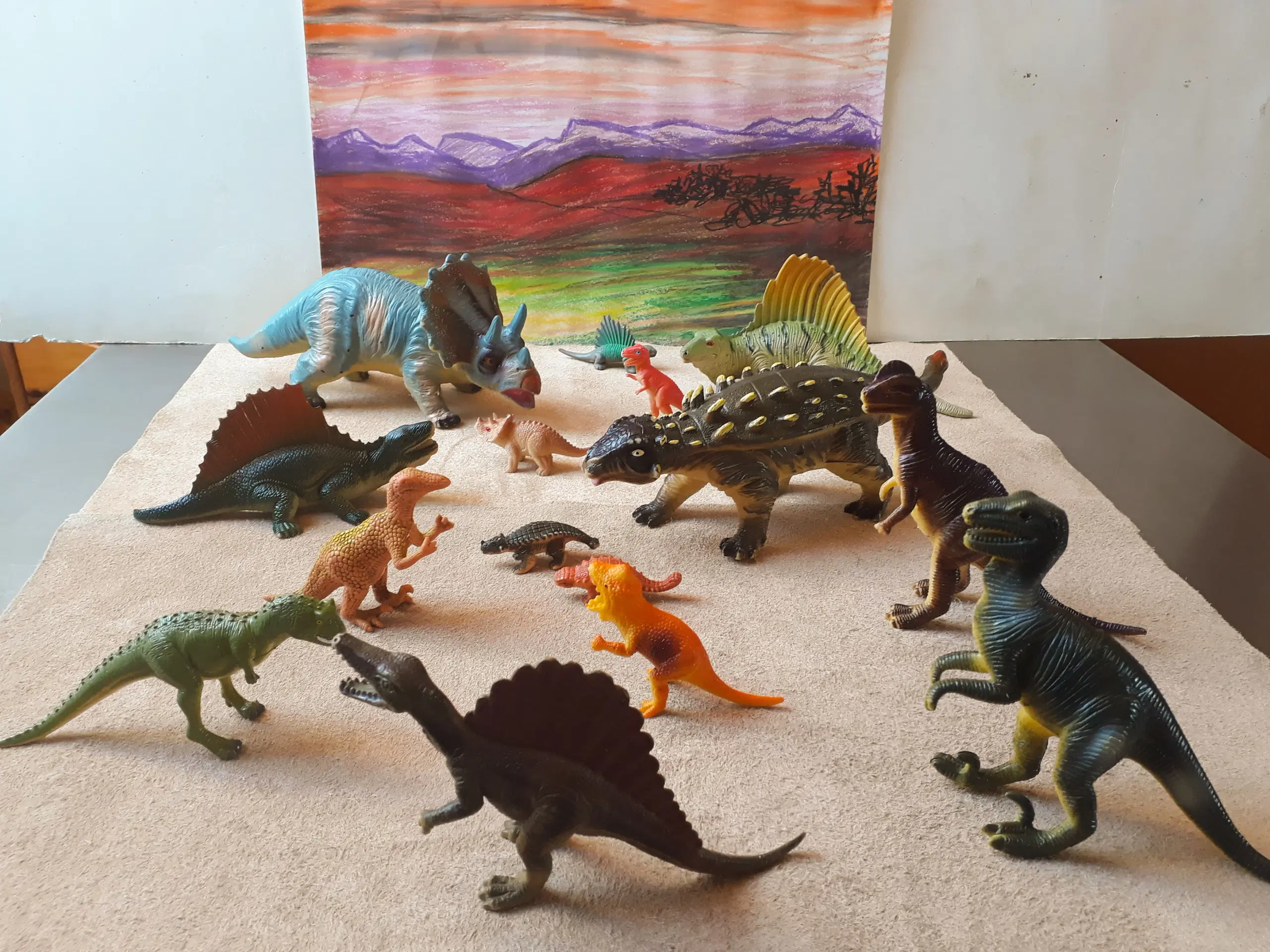 14 Dinosaur Figurer