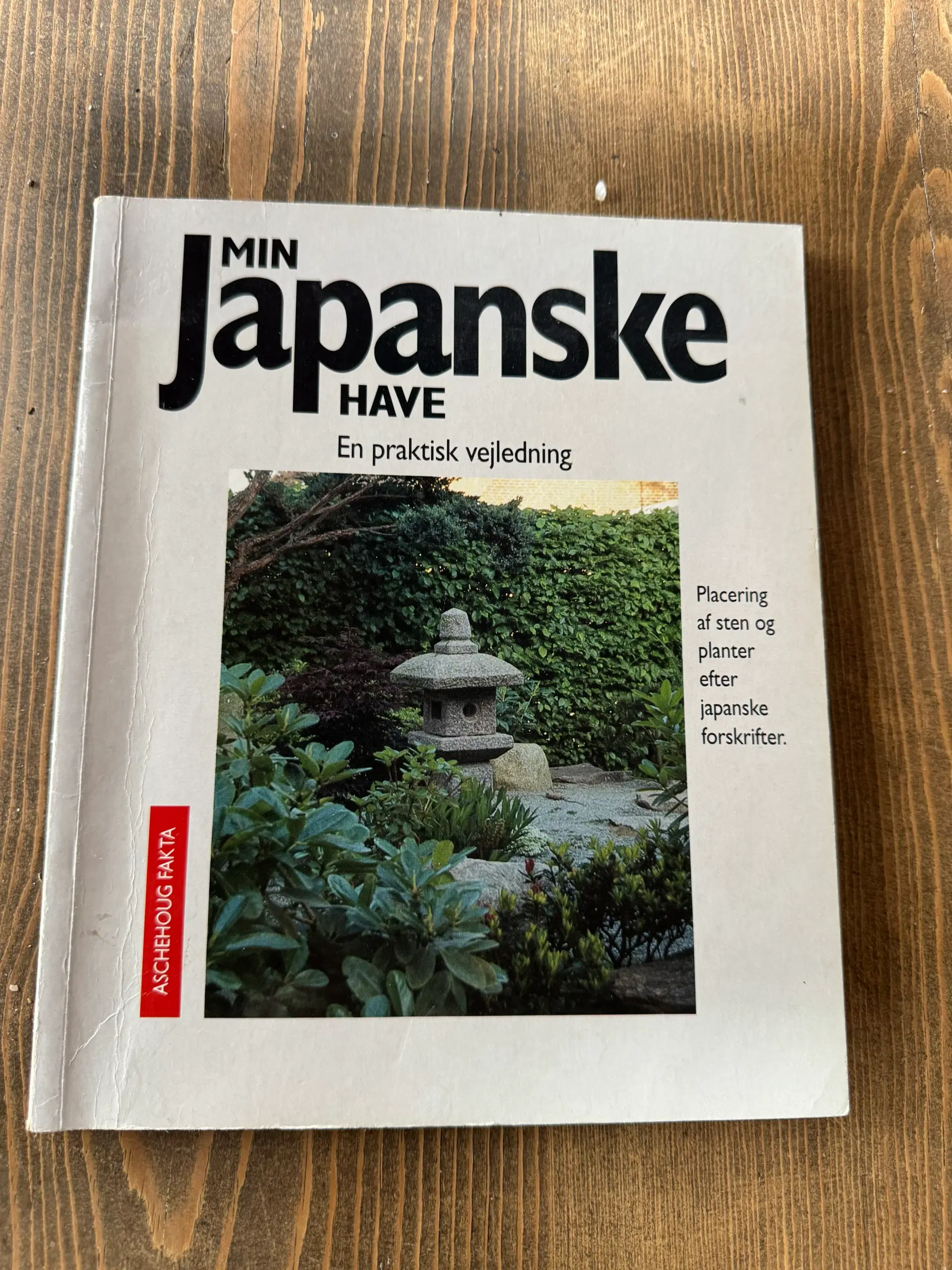 Japanske havebøger sælges