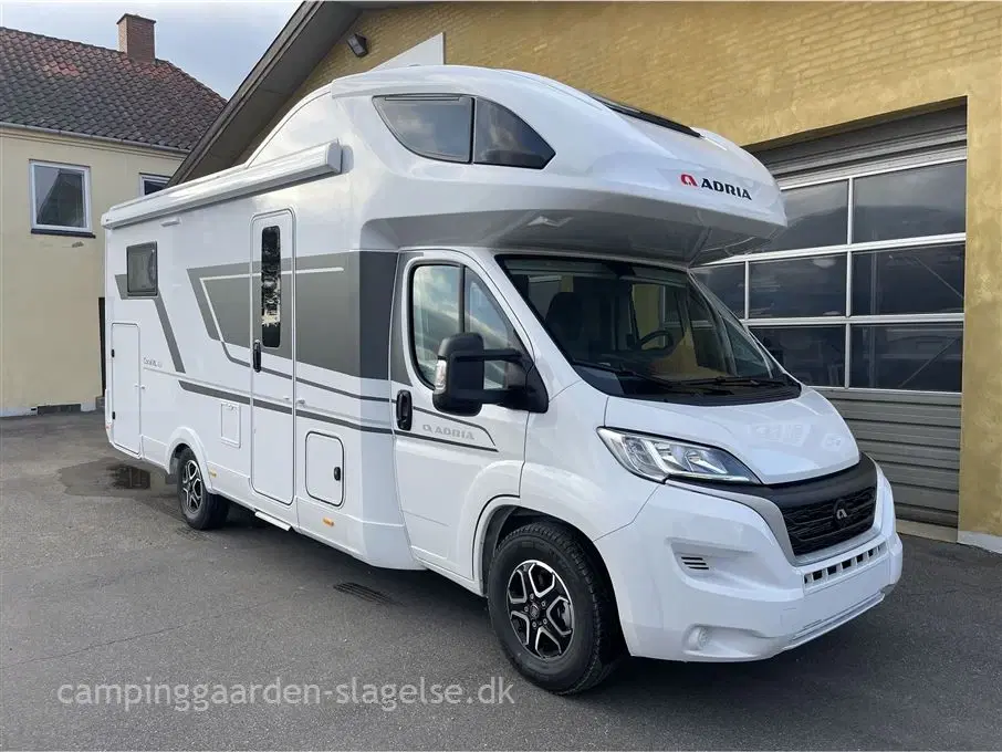 2024 - Adria Coral XL Plus 660 SL   Alkovemodel - VOGNEN ER PÅ LAGER