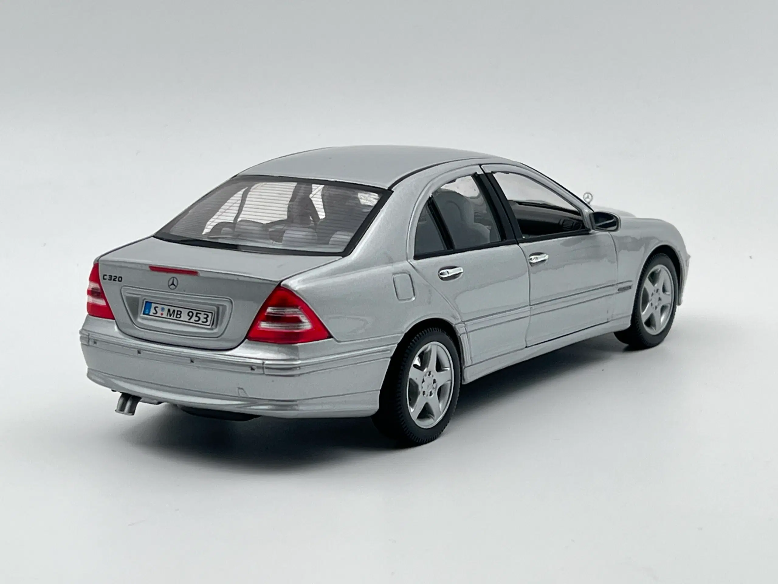 2000 Mercedes C320 w203 1:18  Type W203