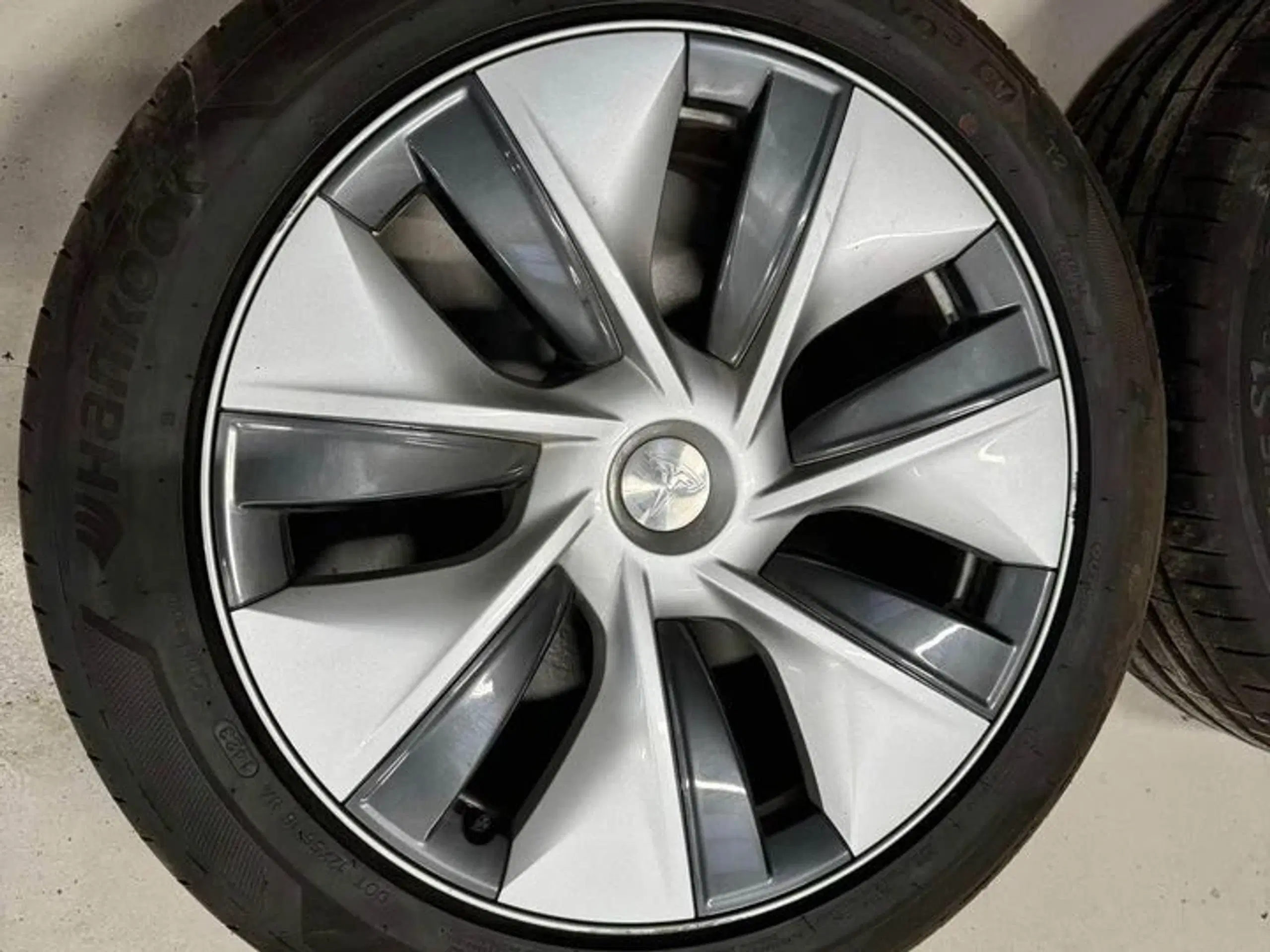 Originale 19” Tesla Gemini sommerdæk