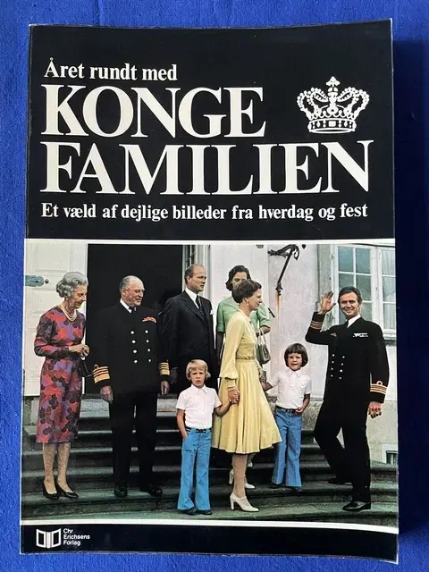 Året rundt med Kongefamilien  1974 - Chr Erichsens Forlag  - Pæn