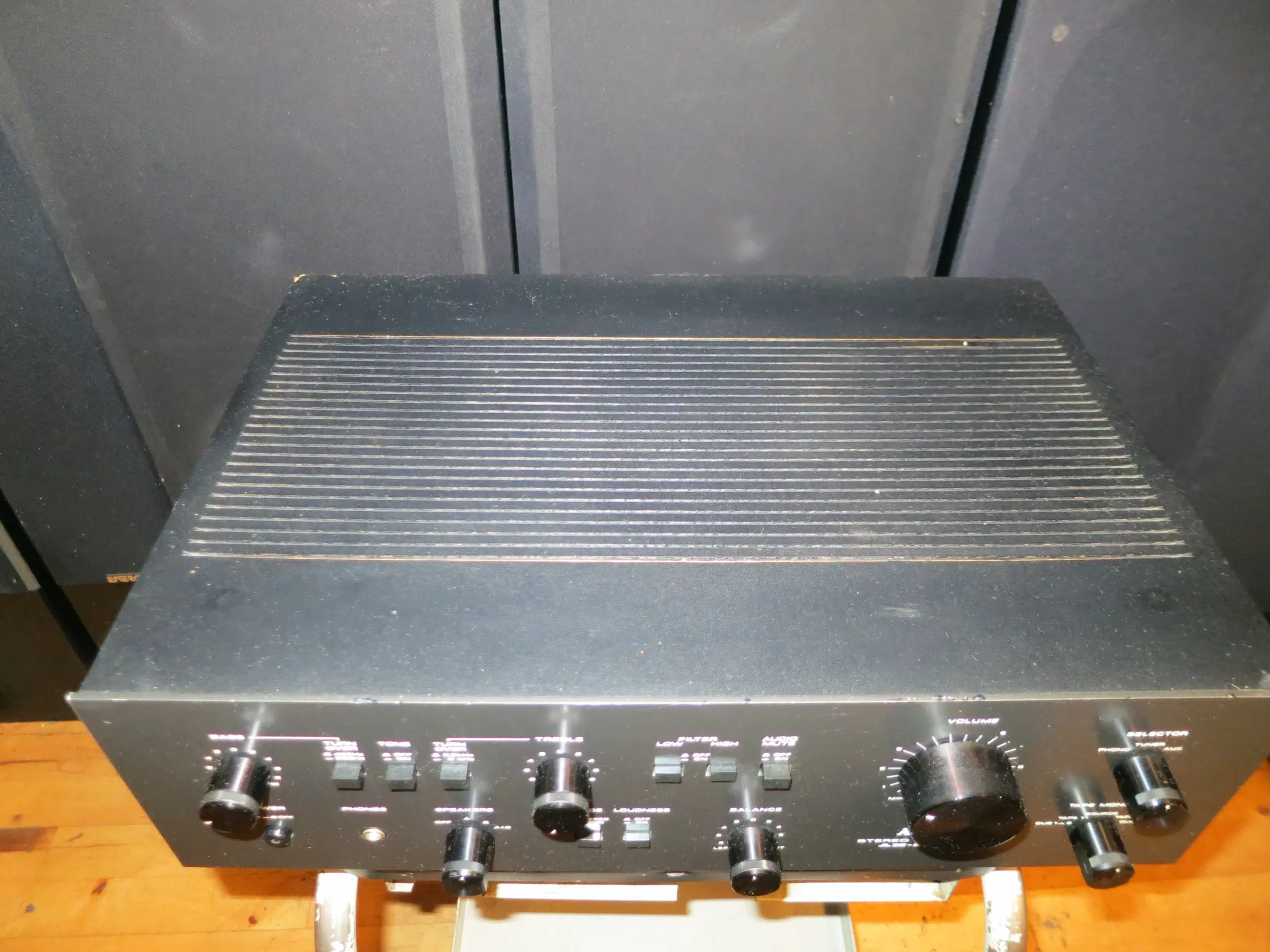 AKAI AM-2400  VINTAGE  2X40W RMS