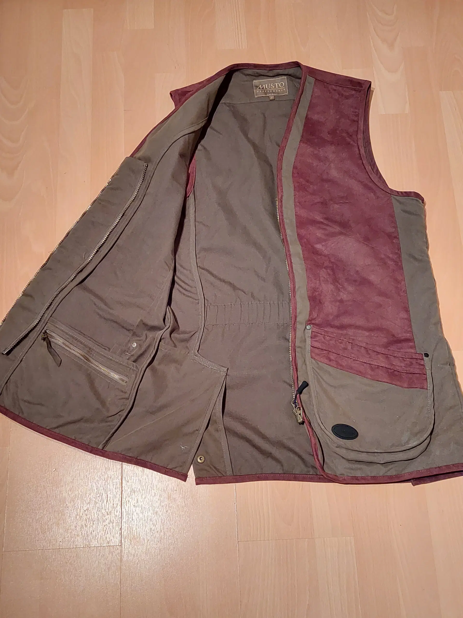 MUSTO jagtvest med suede