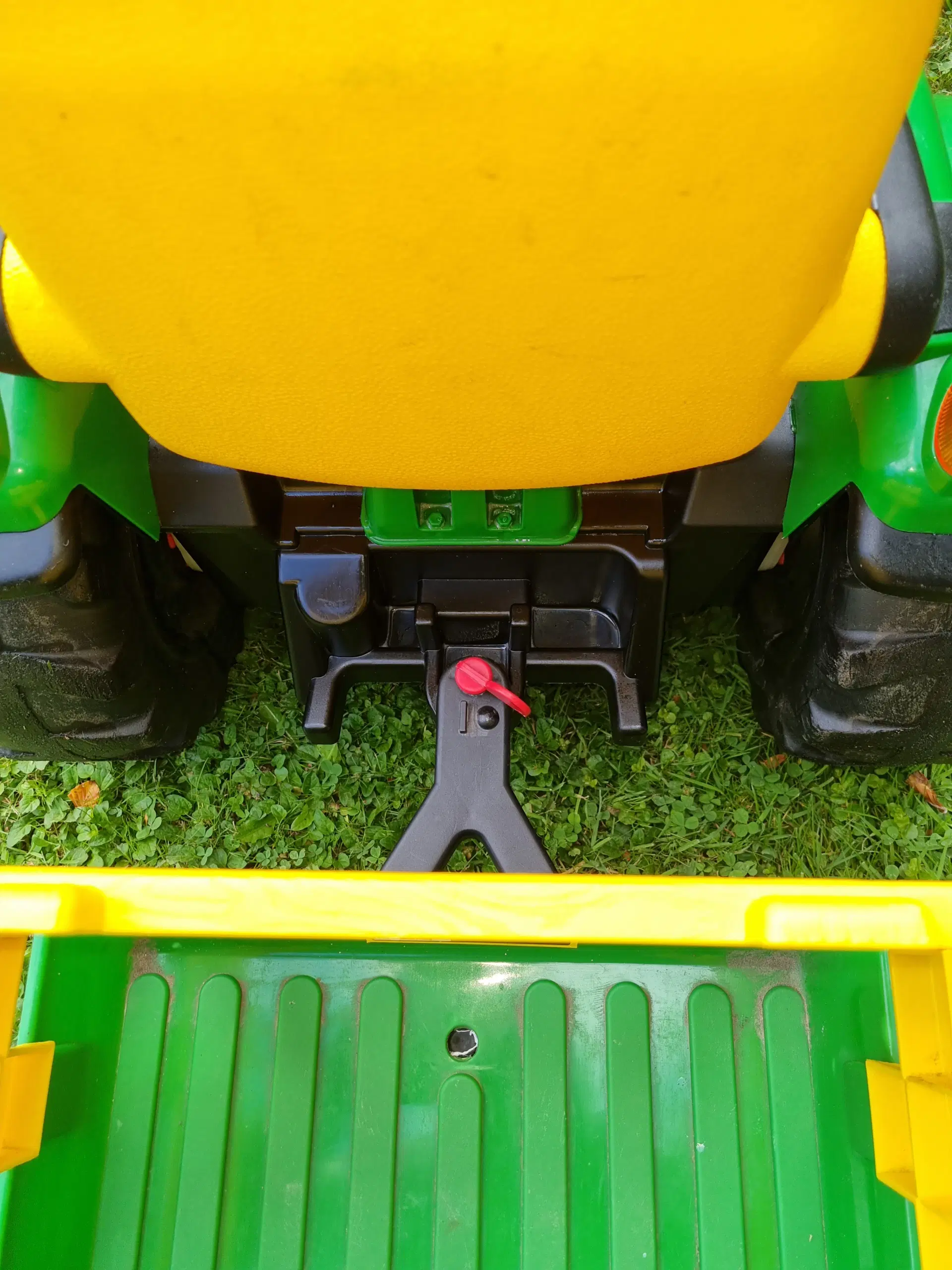 John deere  traktor 12v