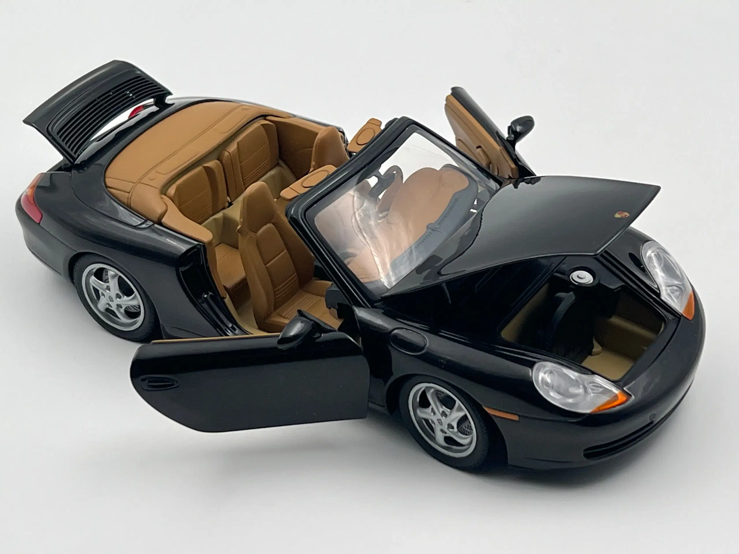 1998 Porsche 911 (996) Carrera Cabriolet 1:18