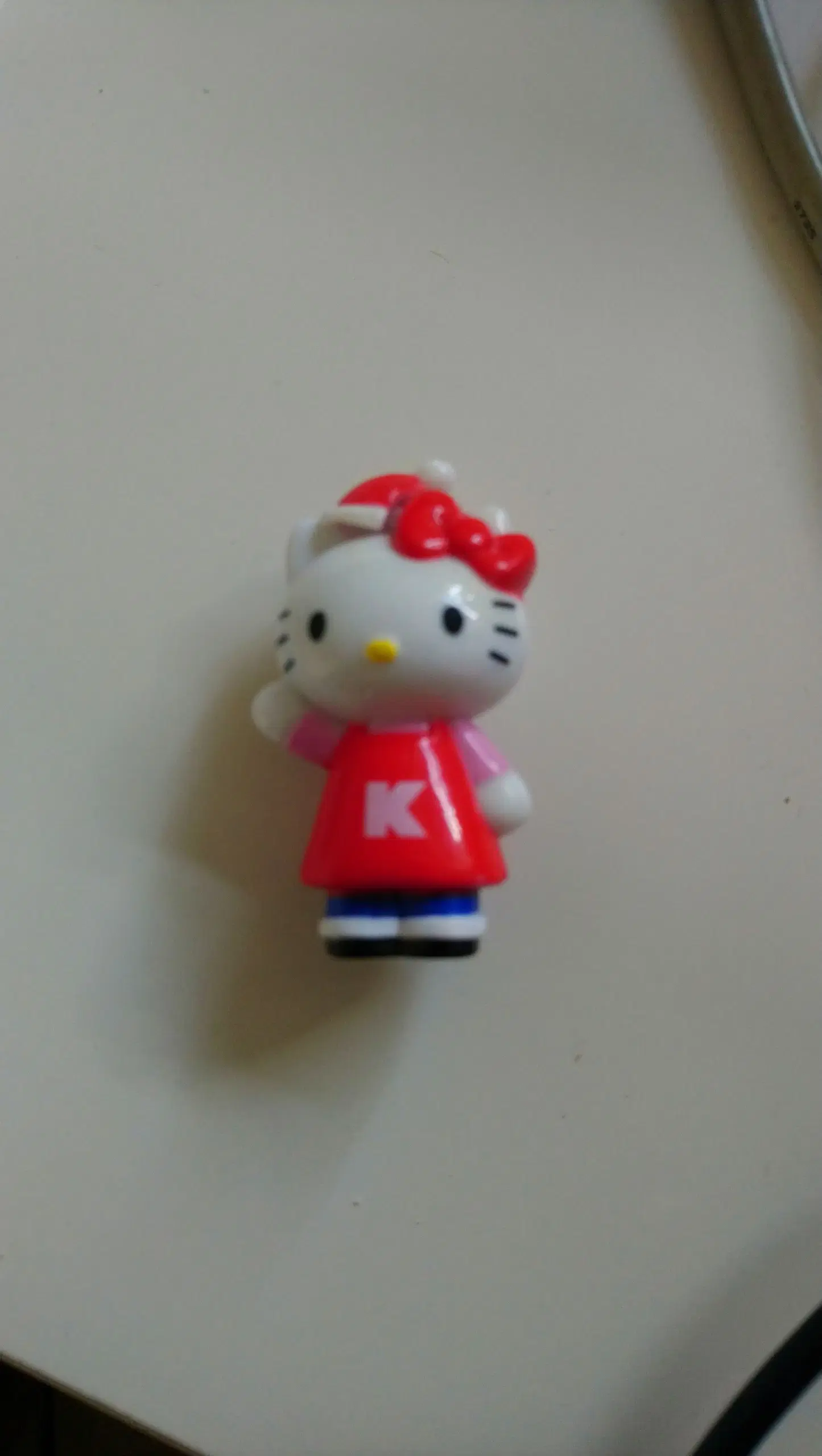 Hello Kitty minifigur m/nissehue 4 cm