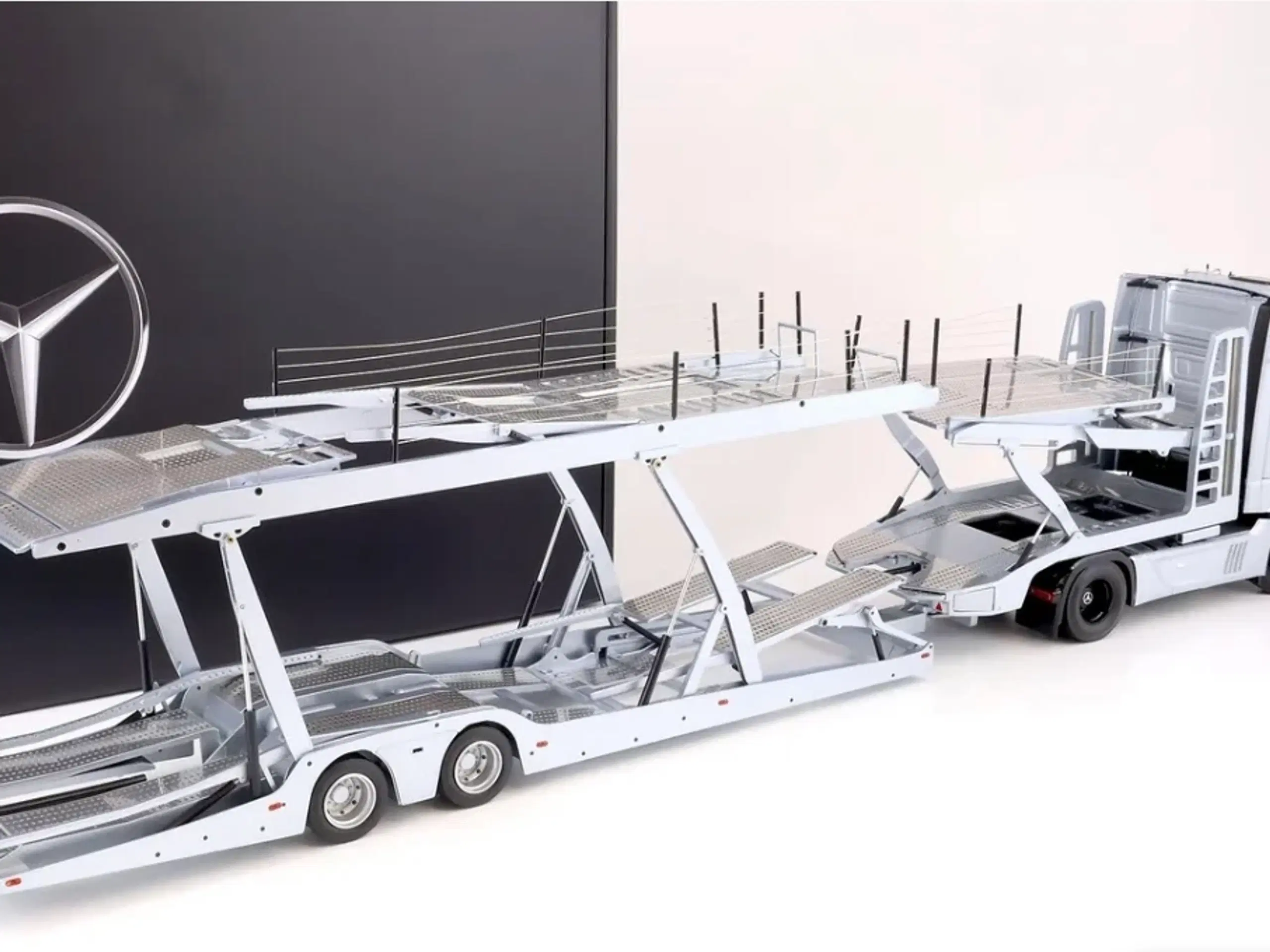 1:18 Mercedes Actros Autotransport First Edition 1