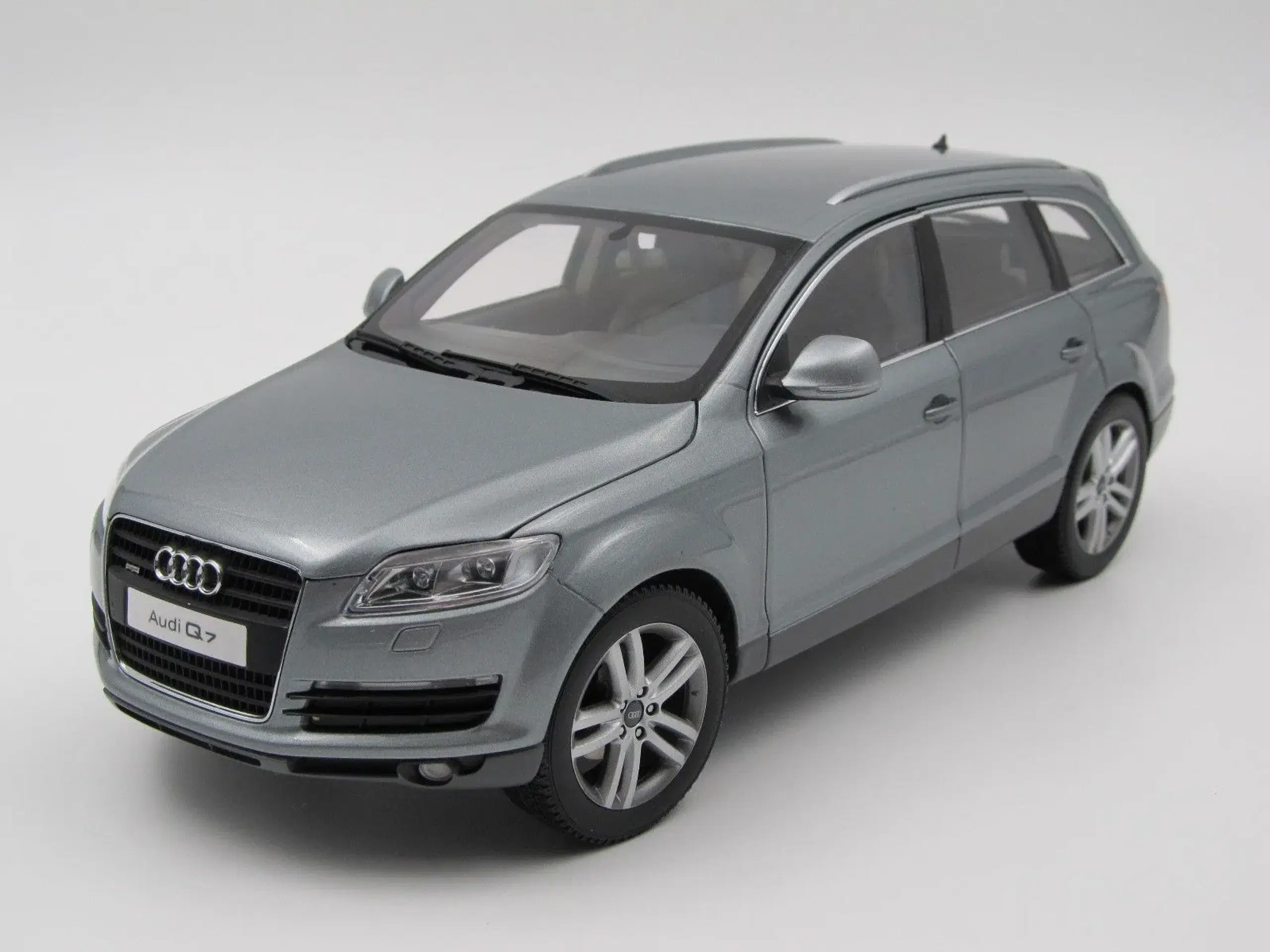 2006 Audi Q7 1:18