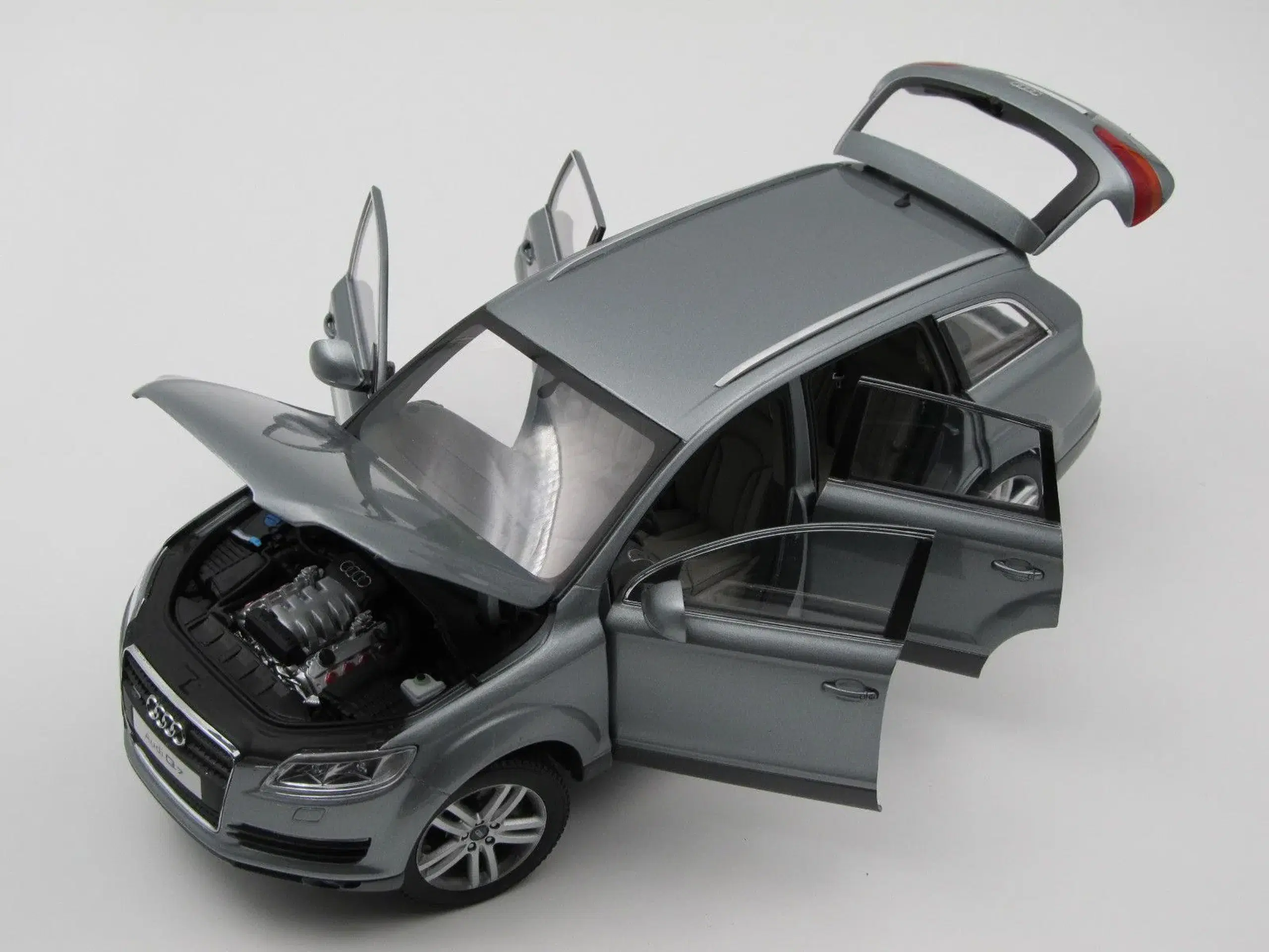 2006 Audi Q7 1:18