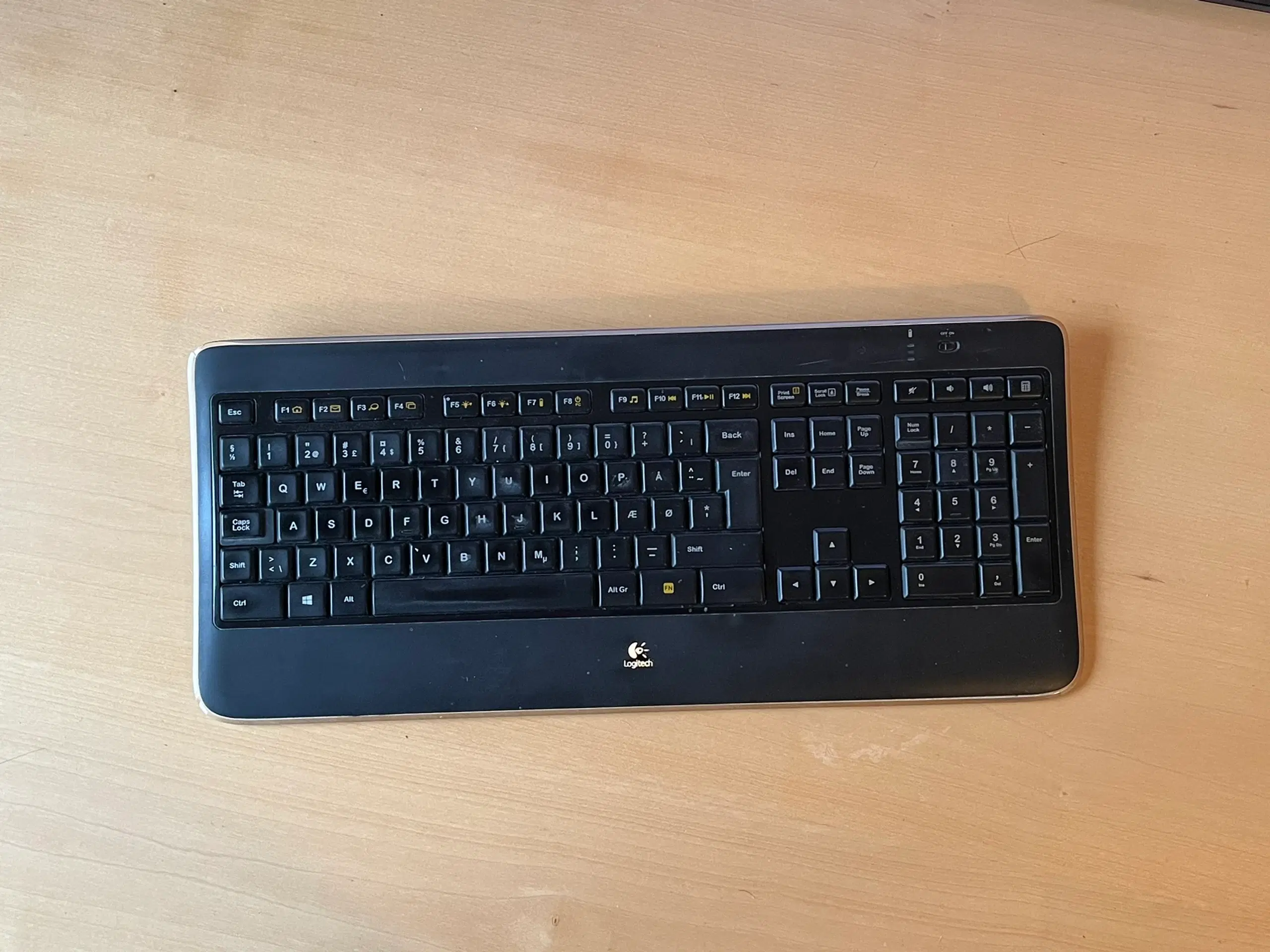 Logitech K800 tastatur