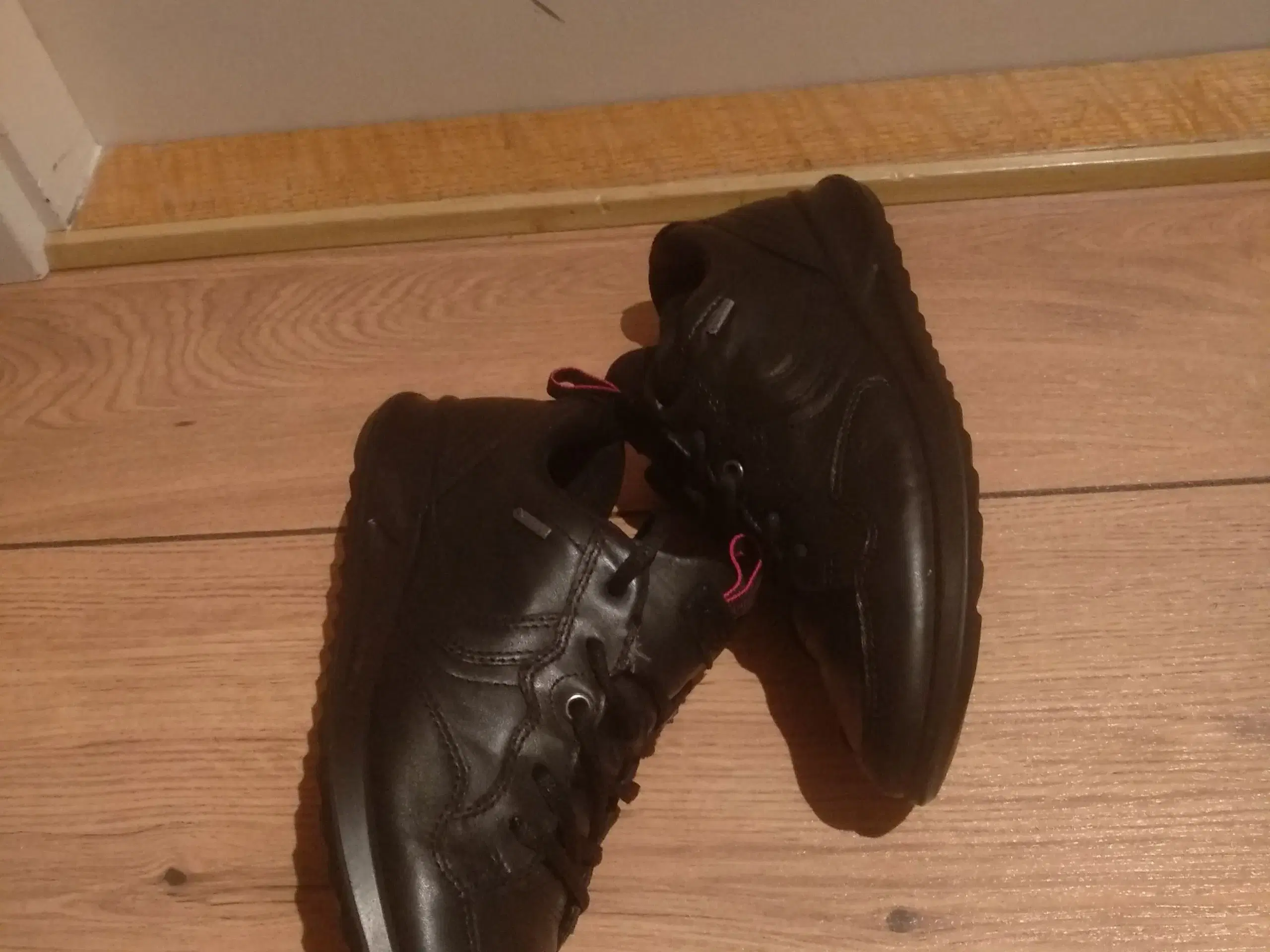 sko Ecco str 37