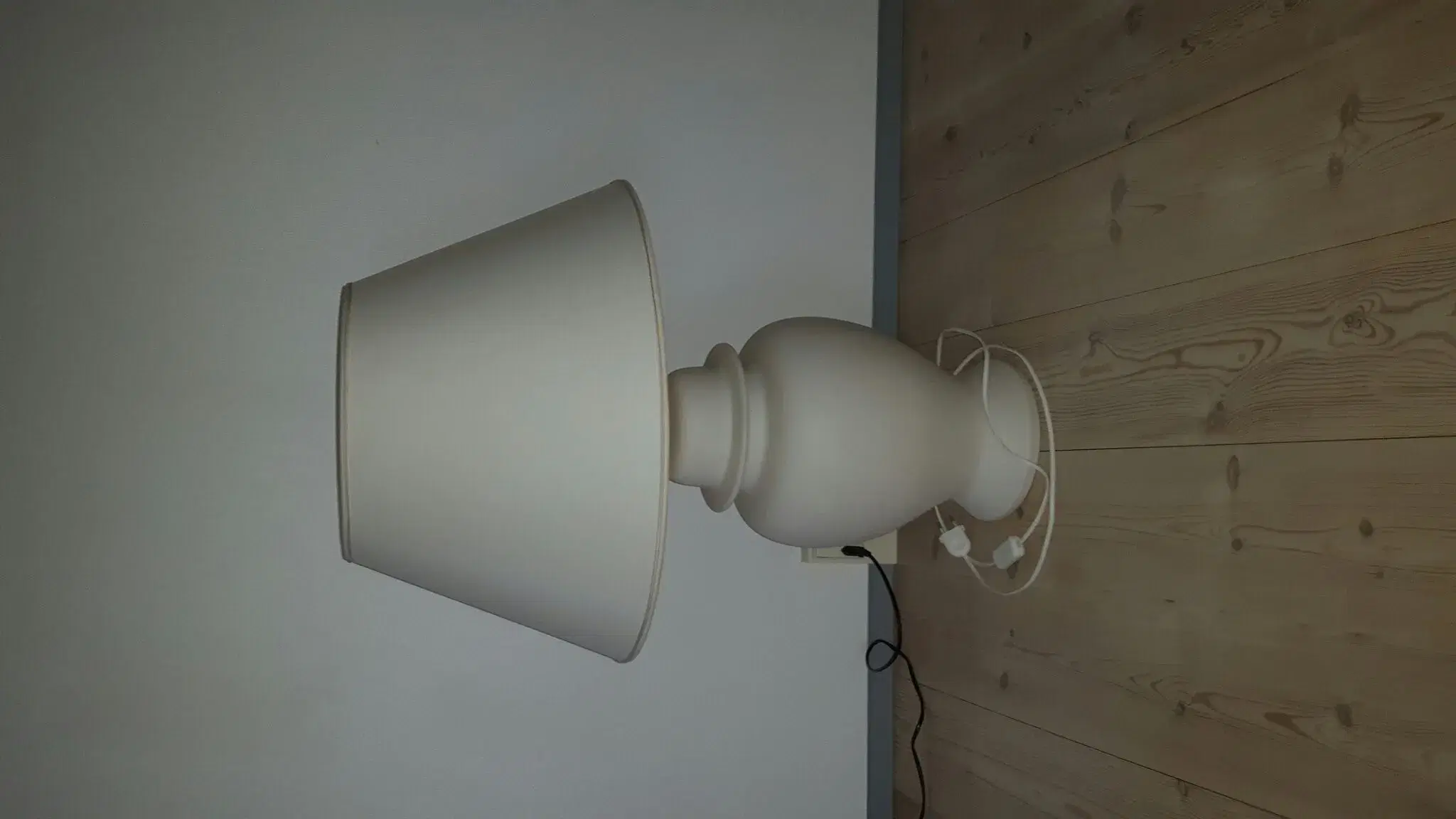 Bordlampe med skærm