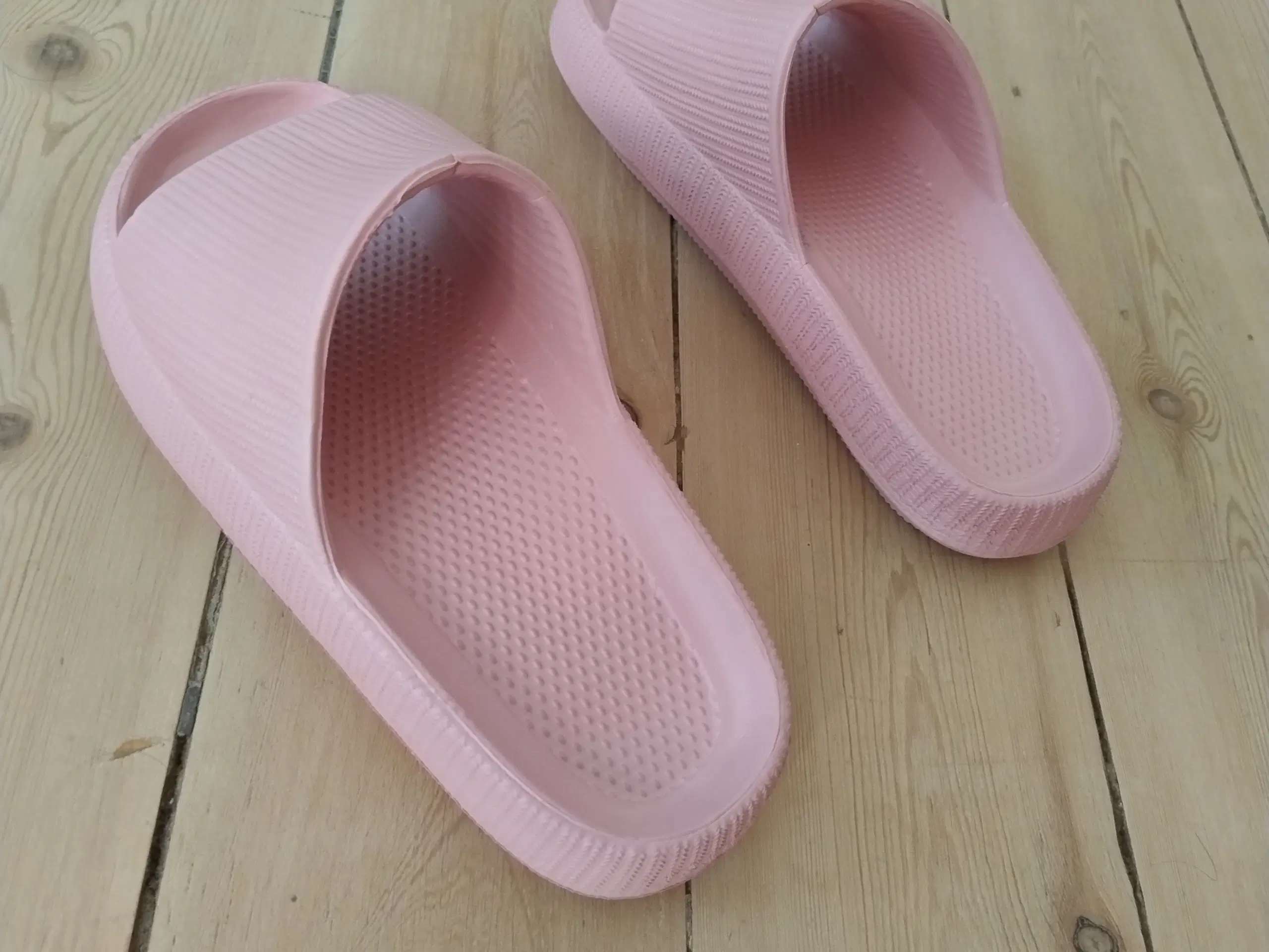 Slippers sandaler fra Kvickly