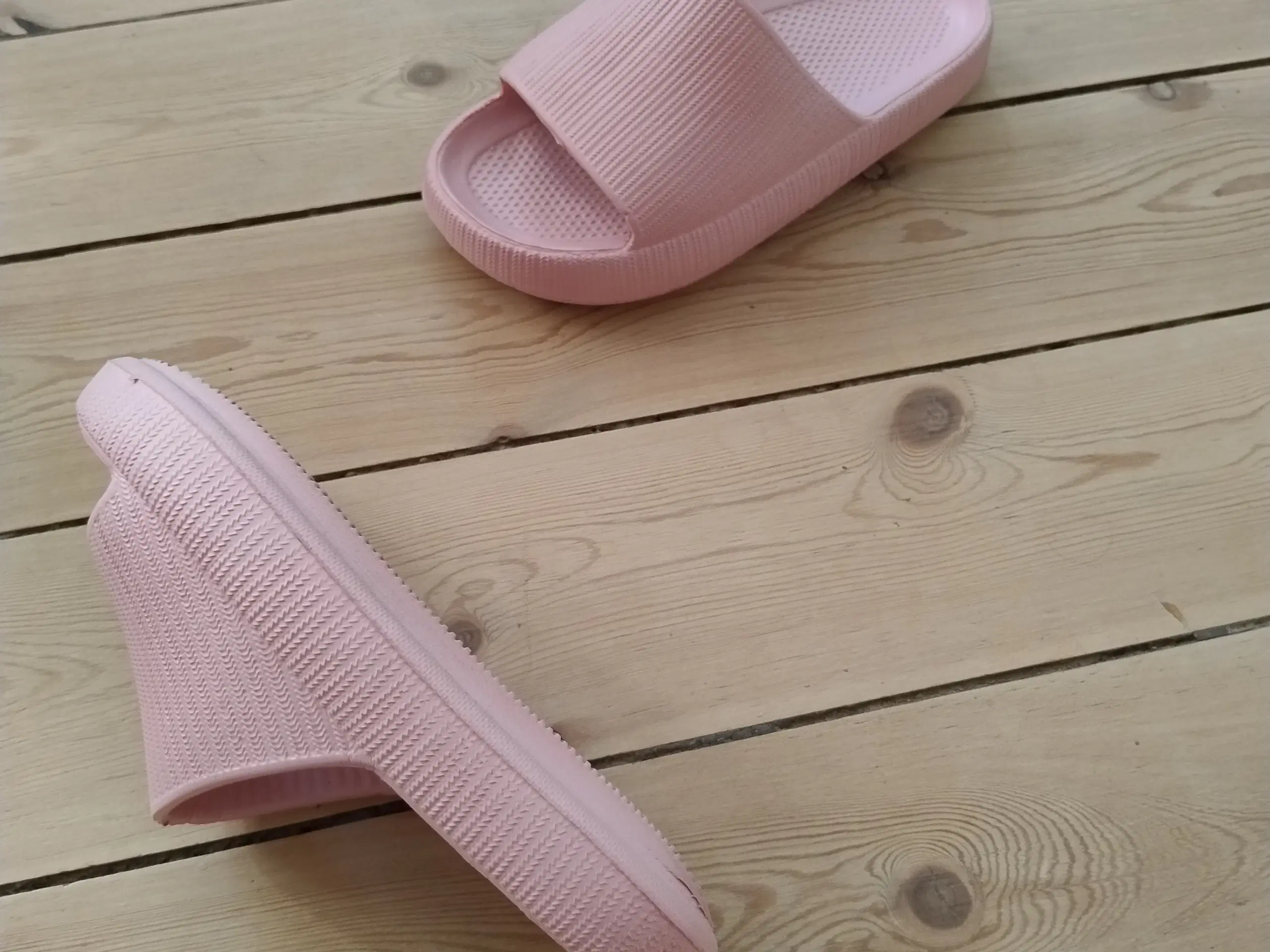 Slippers sandaler fra Kvickly