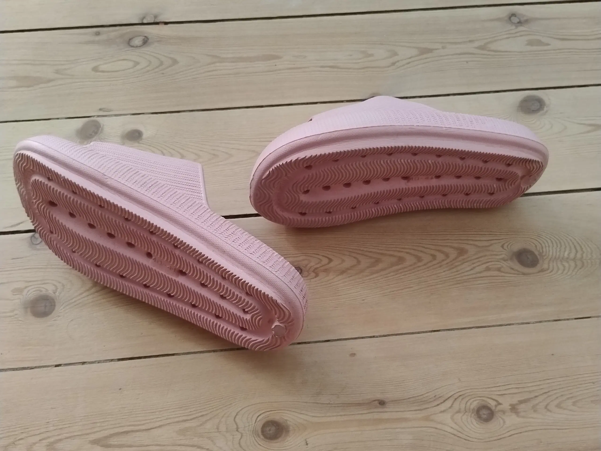 Slippers sandaler fra Kvickly