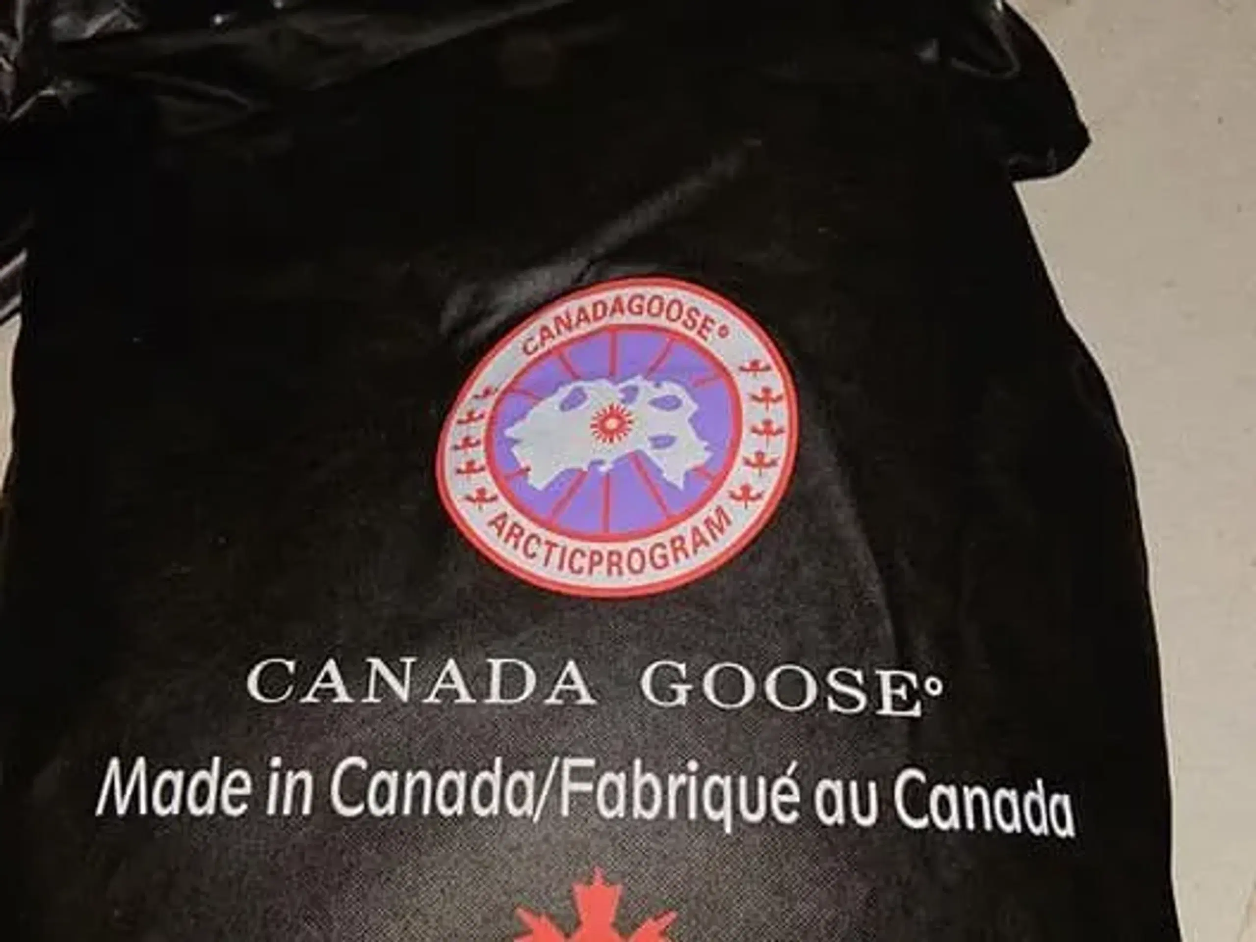 Canada Goose  skal væk nu