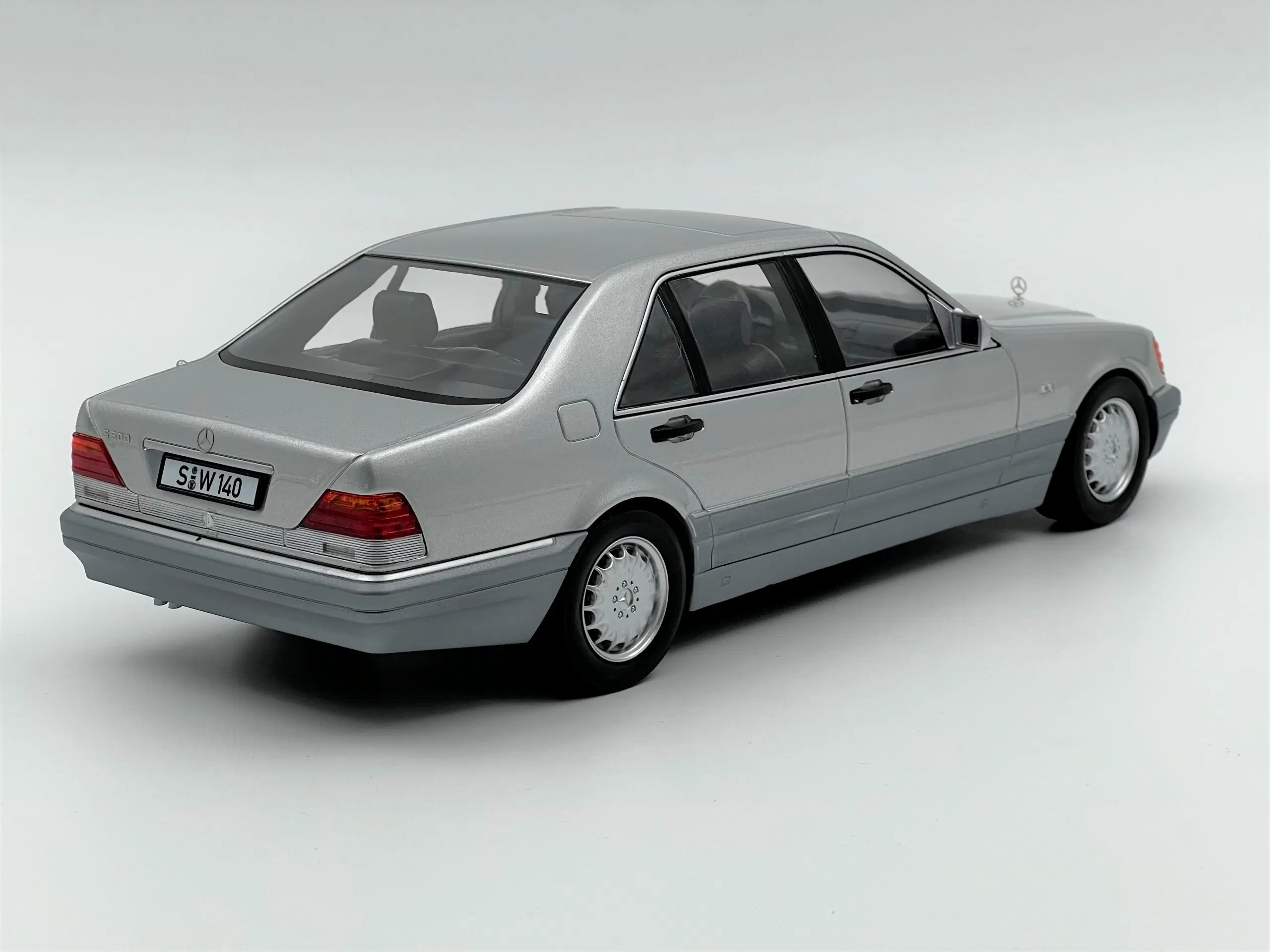 1994 Mercedes-Benz S 500 W140 1:18