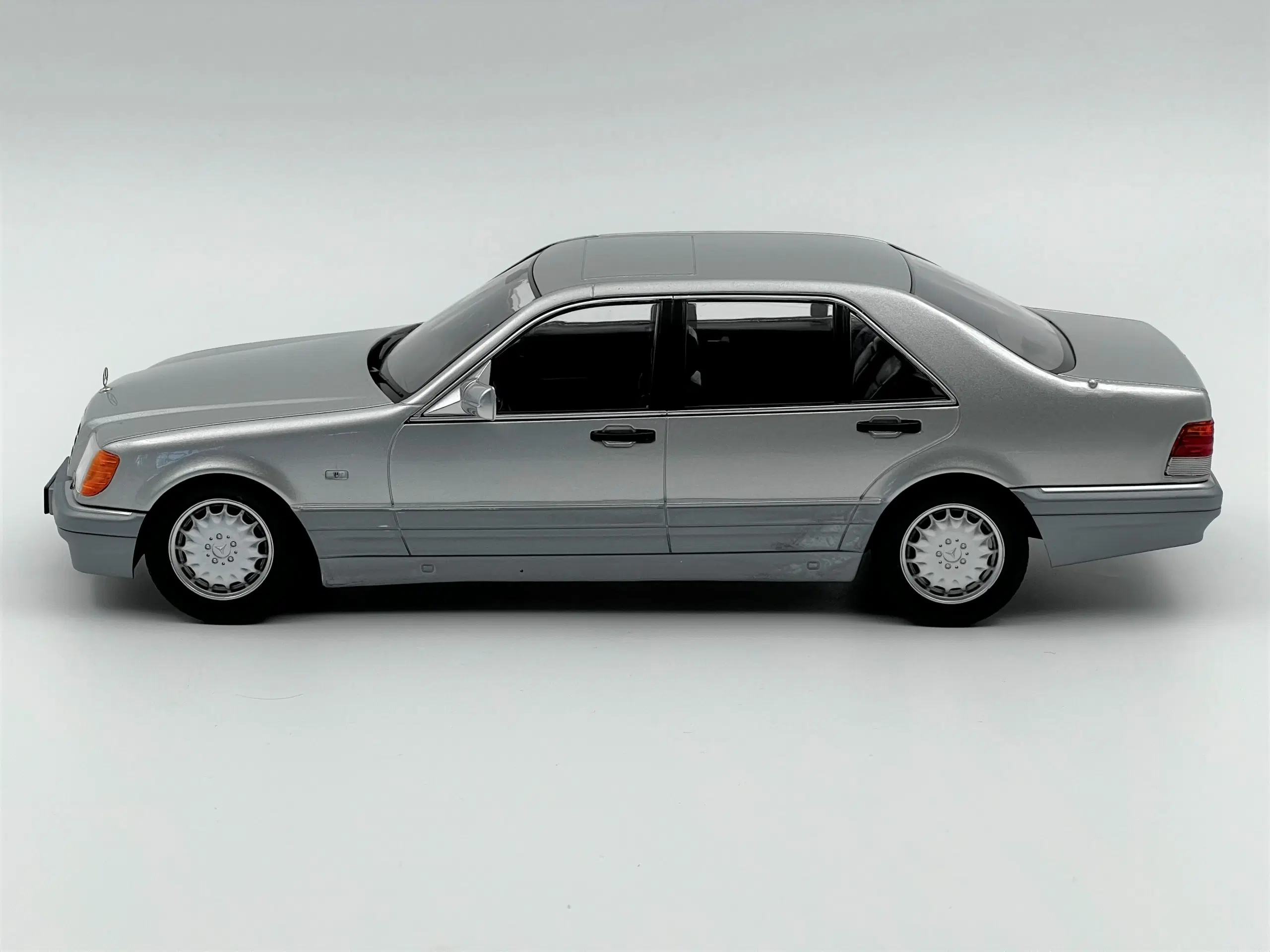 1994 Mercedes-Benz S 500 W140 1:18