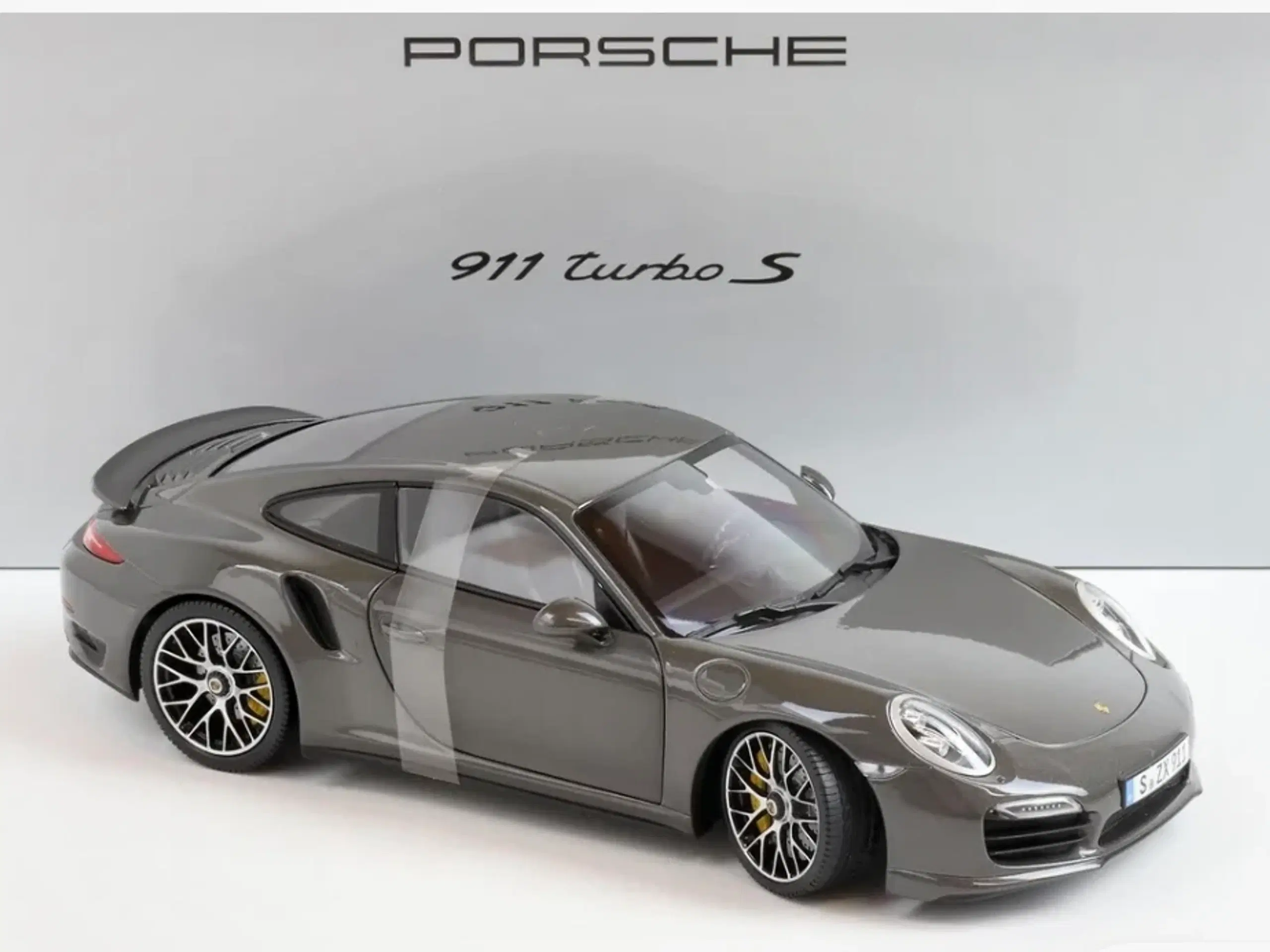 1:18 Porsche 911(991) Coupe Turbo S