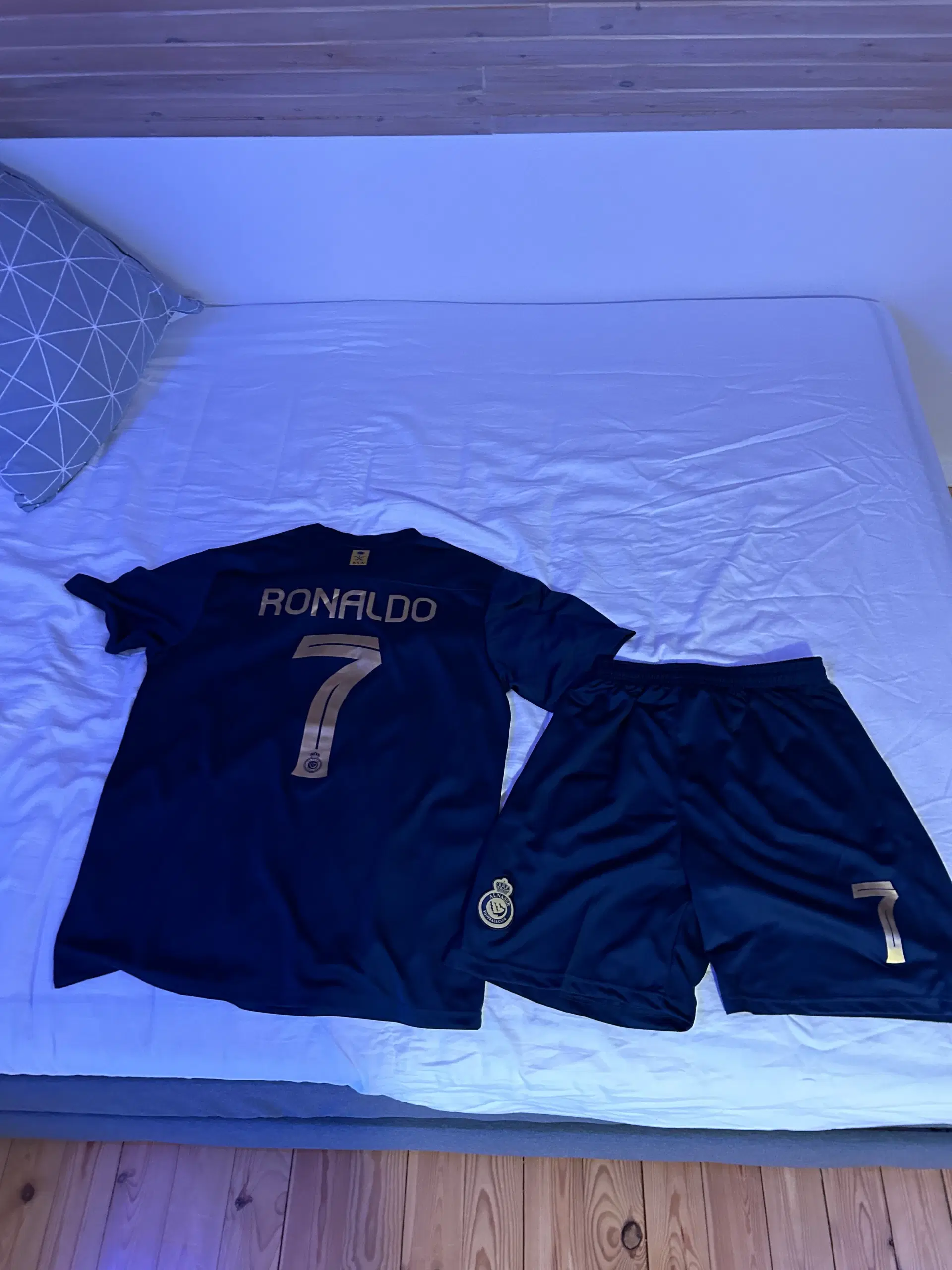 2023/2024 Ronaldo al Nassr trøje og shorts