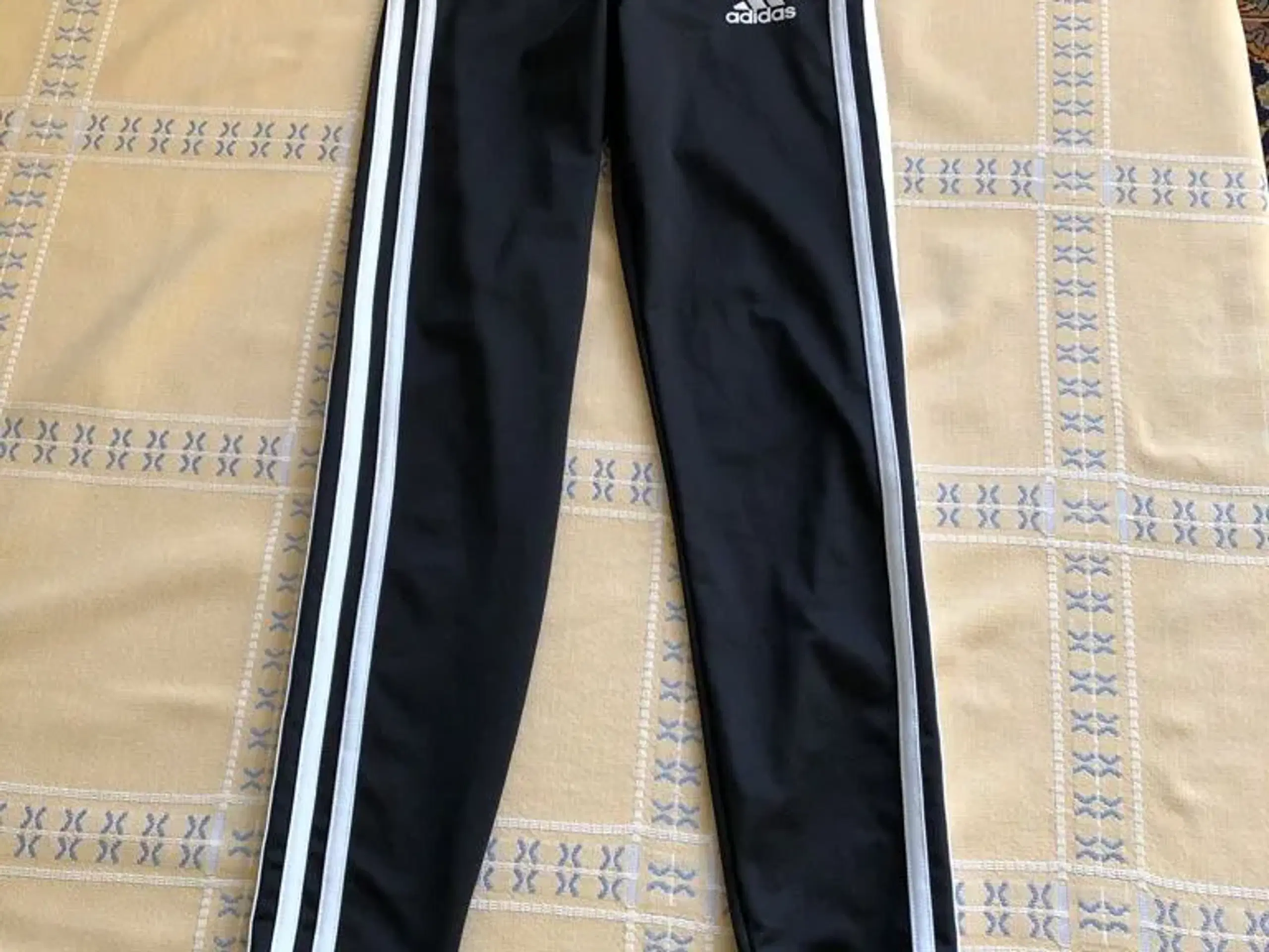 Addidas Tights str 140